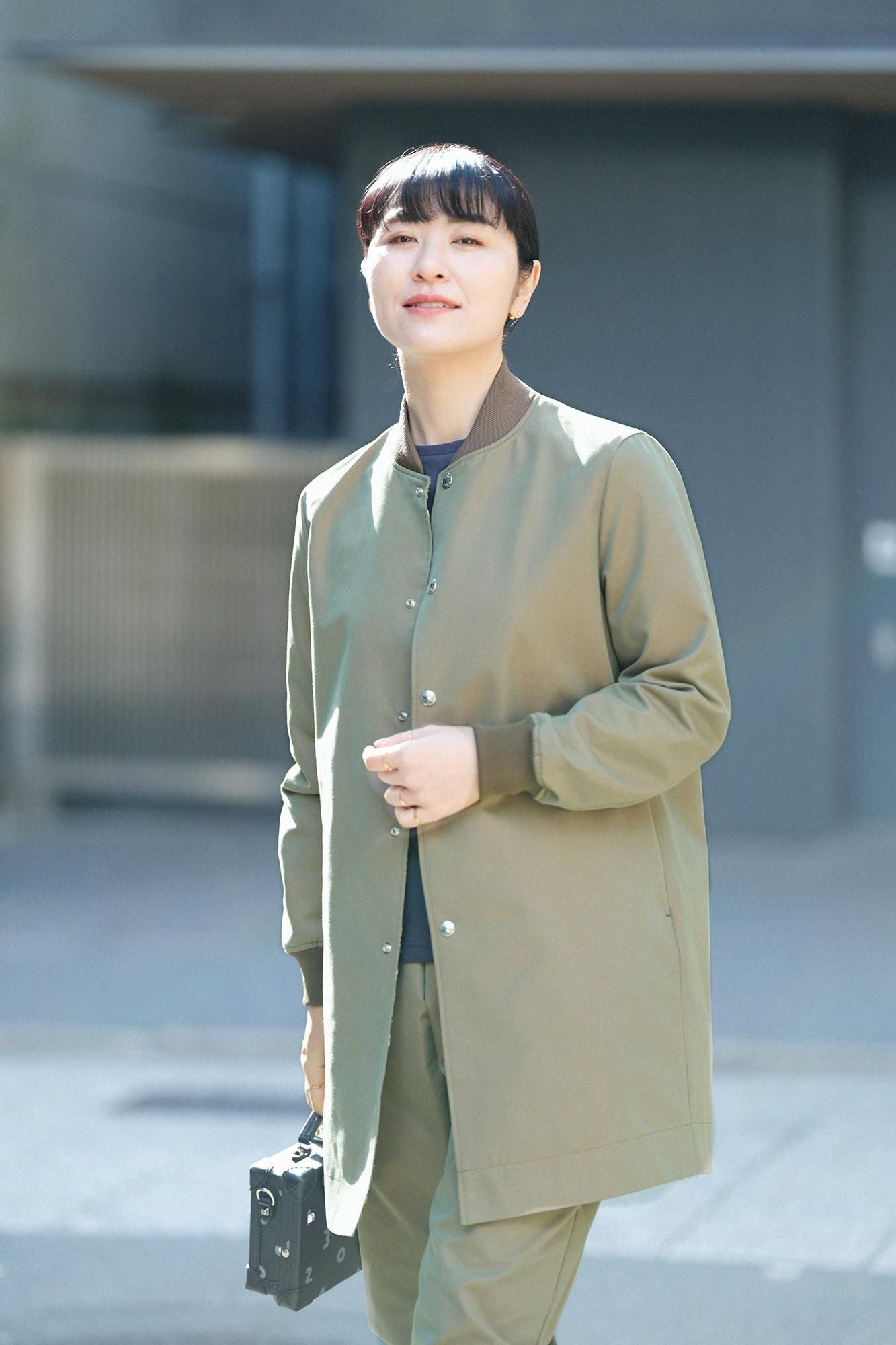 【net限定】60双ギャバジン リバーシブルブルゾン/鶯茶(うぐいすちゃ)×華麗(かれい) 緑玉色(りょくぎょくいろ)