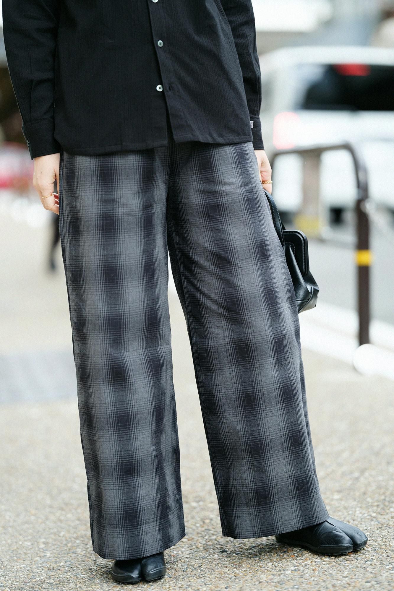 【net限定】ダンプルーフ ワイドパンツ/濡羽霞格子(ぬればかすみこうし)