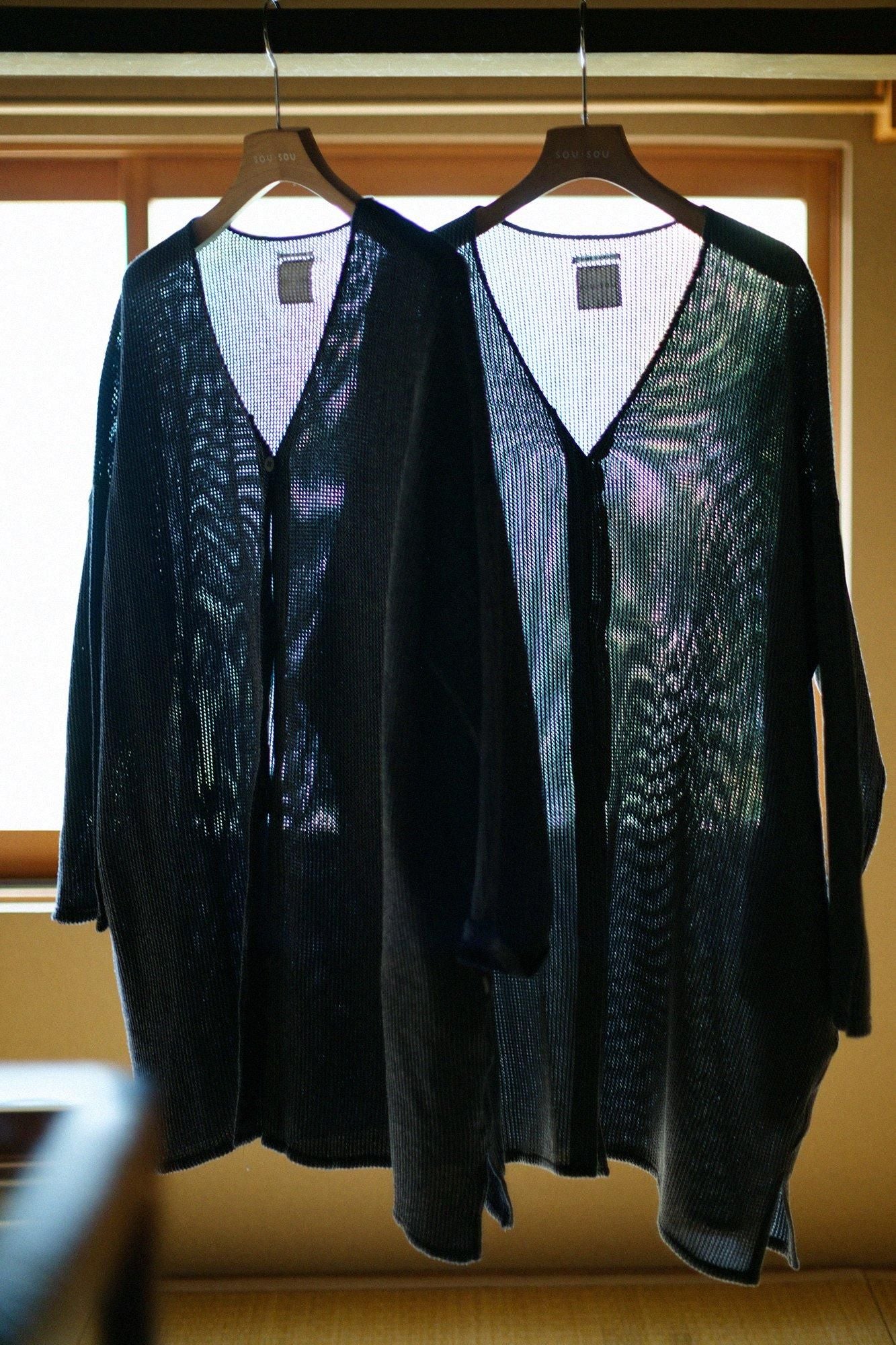 拉舍爾經編V領 輕型外套/灰墨色