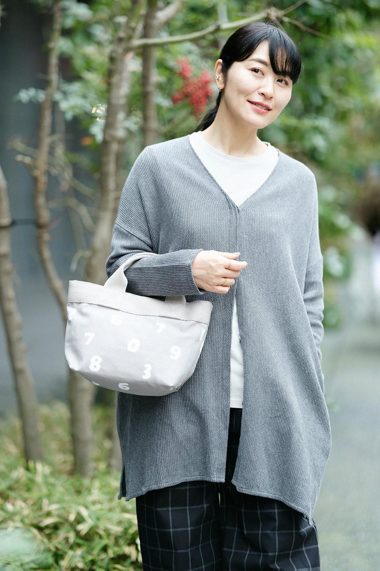 拉舍爾經編V領 輕型外套/灰墨色