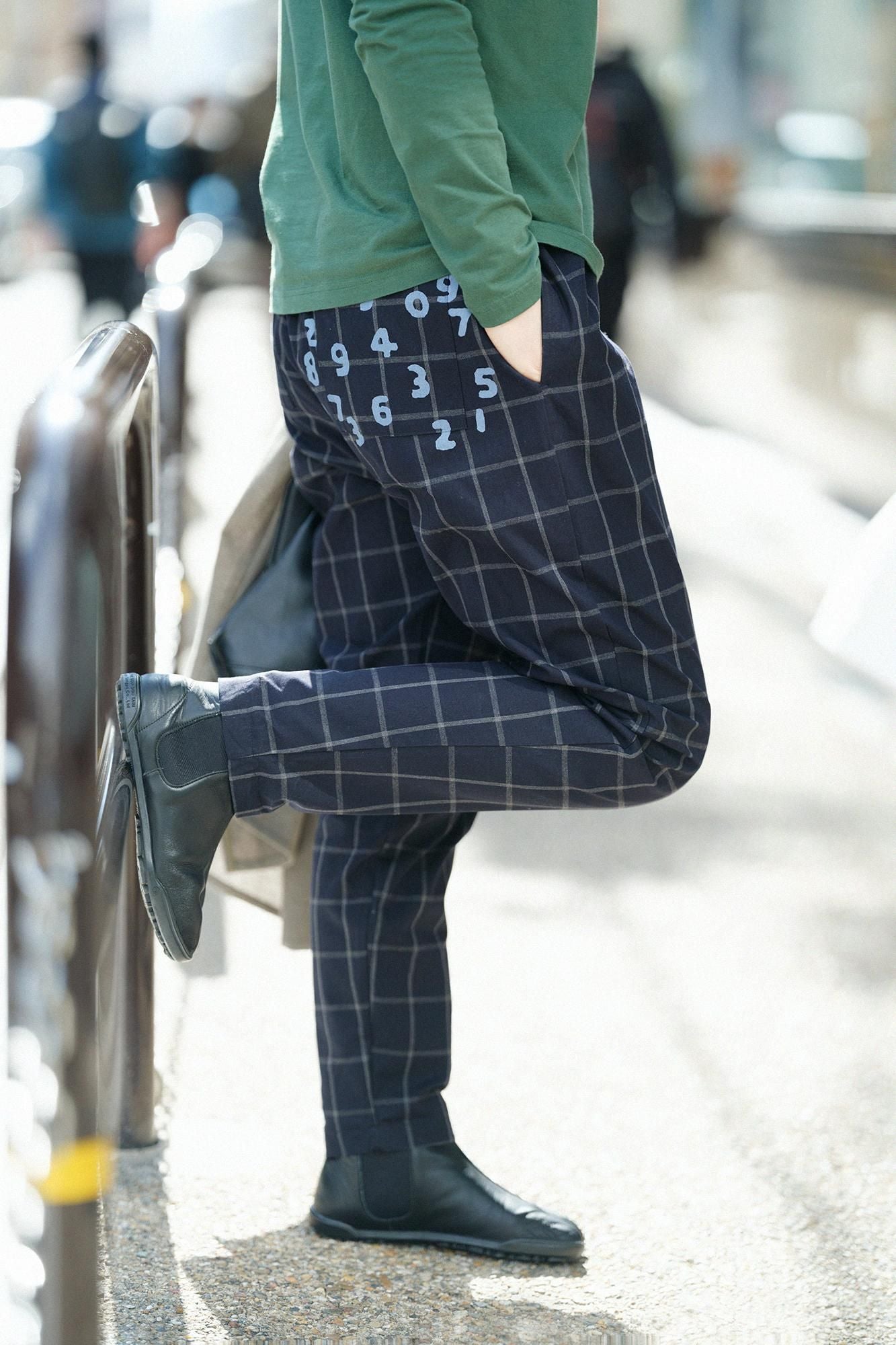 高密度防絨布 休閒窄管長褲/暗藍色格紋