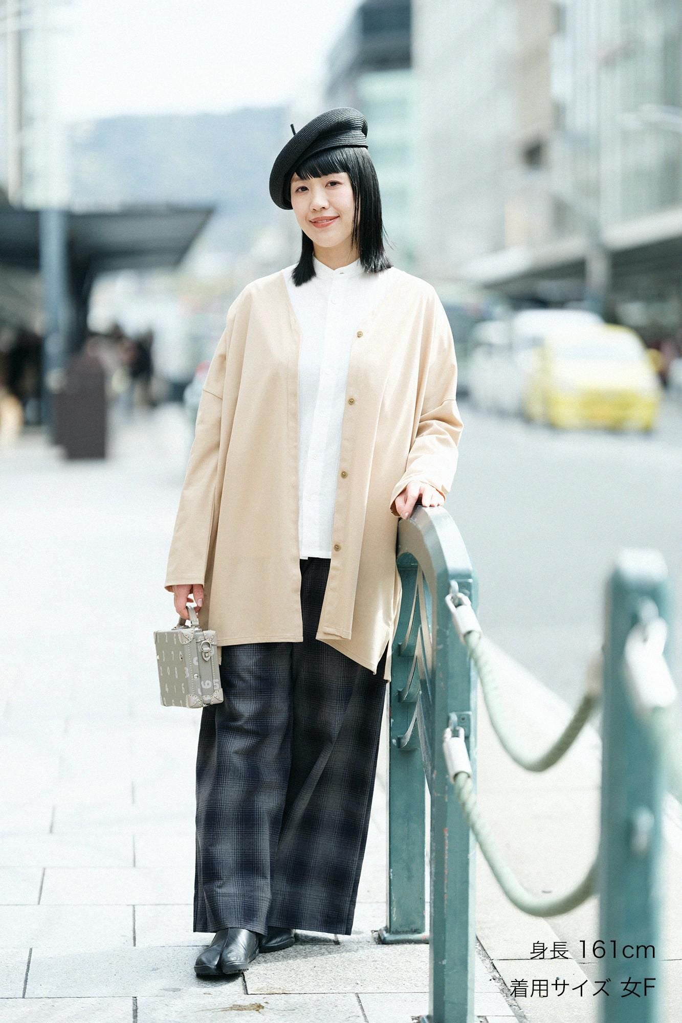 코튼 트리아세테이트 V넥 빛튜닉가디건/짙은 베이지색