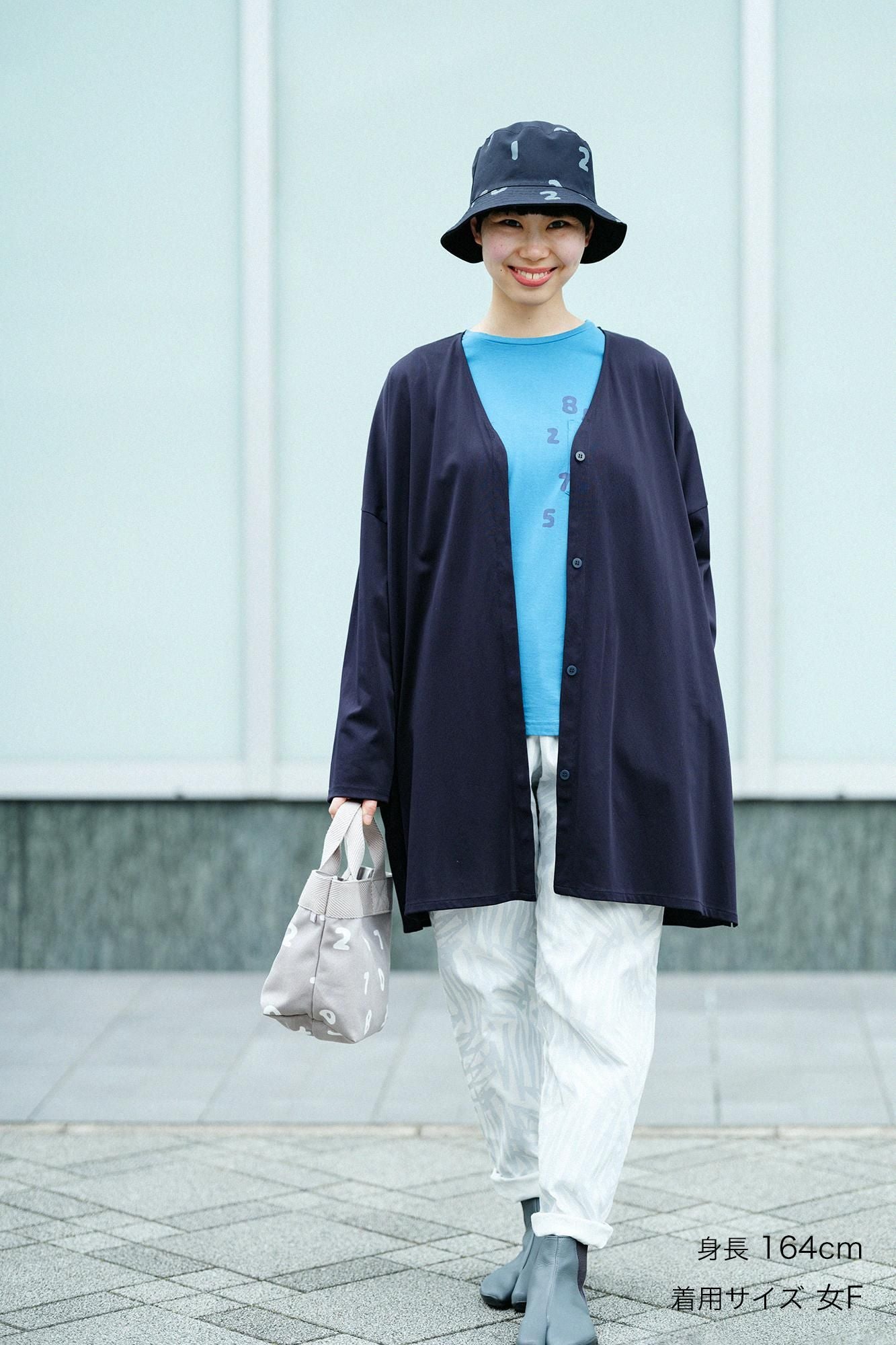 棉三醋酸纖維V領淺色長版上衣外套/黑藍色