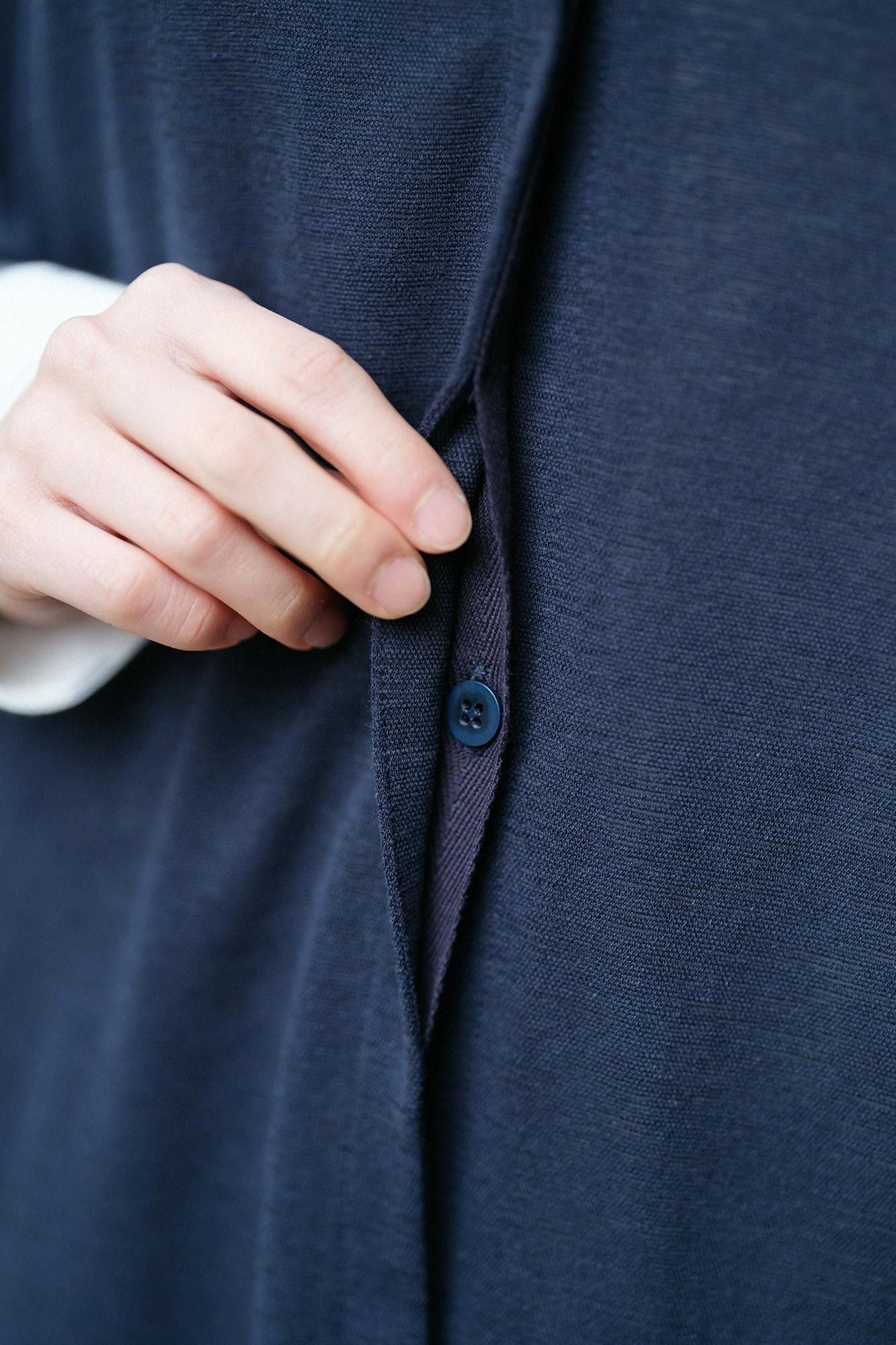 綿麻混 リランチェ(R) Vネック ライトコート/留紺(とめこん)