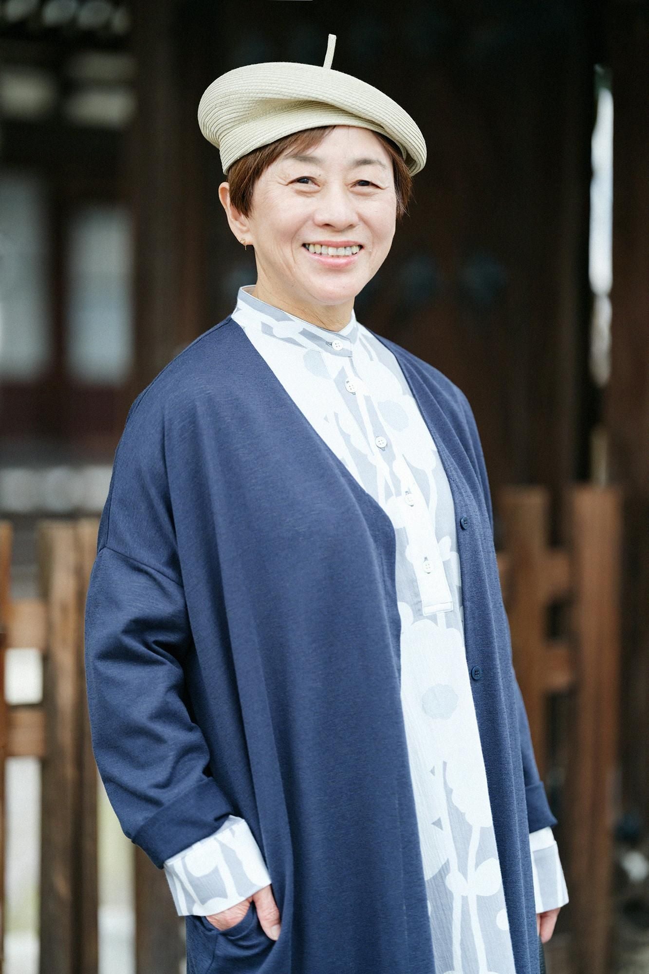 綿麻混 リランチェ(R) Vネック ライトコート/留紺(とめこん)