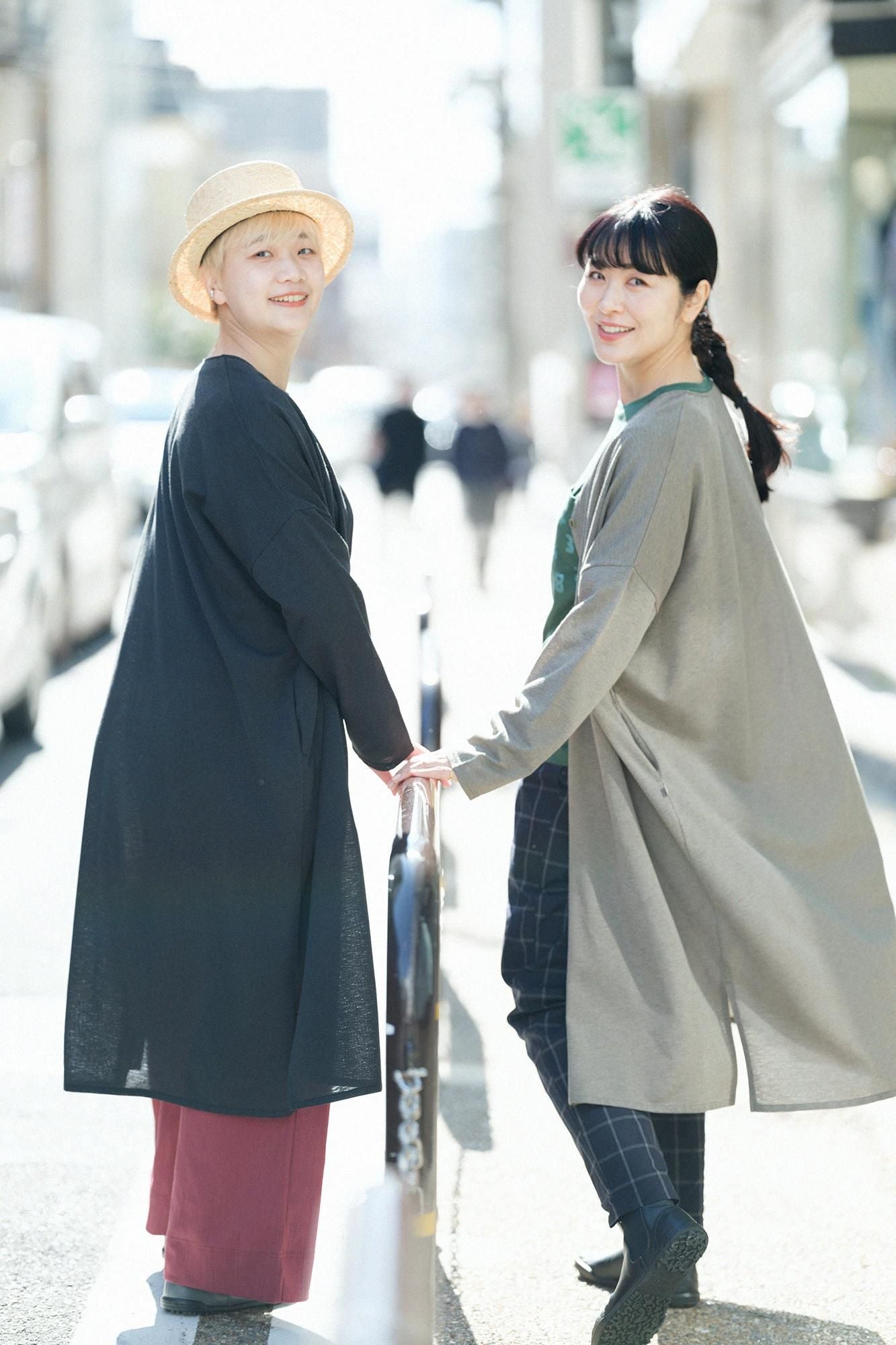 綿麻混 リランチェ(R) Vネック ライトコート/柳茶(やなぎちゃ)