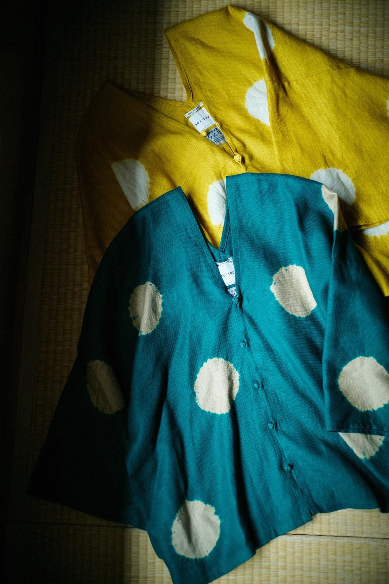 【net limited】Konsei Tie-dye Linen Hatsuki Cardigan/Large Polka Dots Mustard Color(presentsWhite)×Creamy-white(Ne(color)