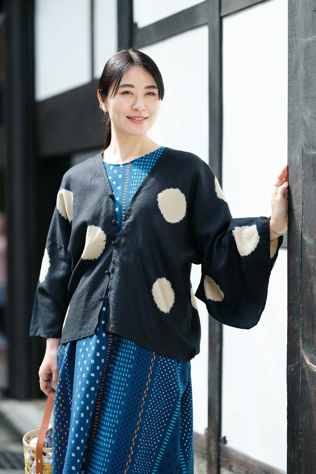 Konsei Tie-dye Linen Hatsuki Cardigan / Large Polka Dots Black × Hazelnut Color