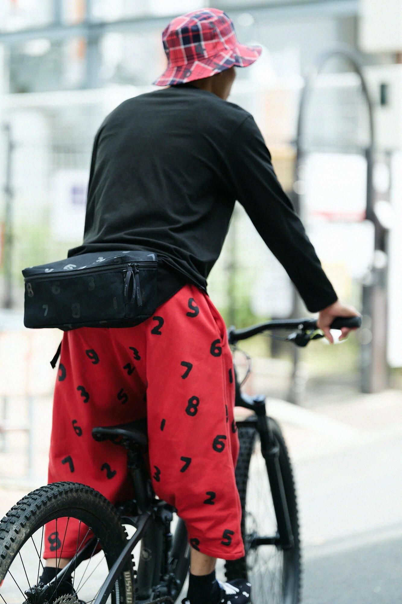 BOX ボディバッグ 5.2/SO-SU-U 濡羽色(ぬればいろ)×濡羽色(ぬればいろ)