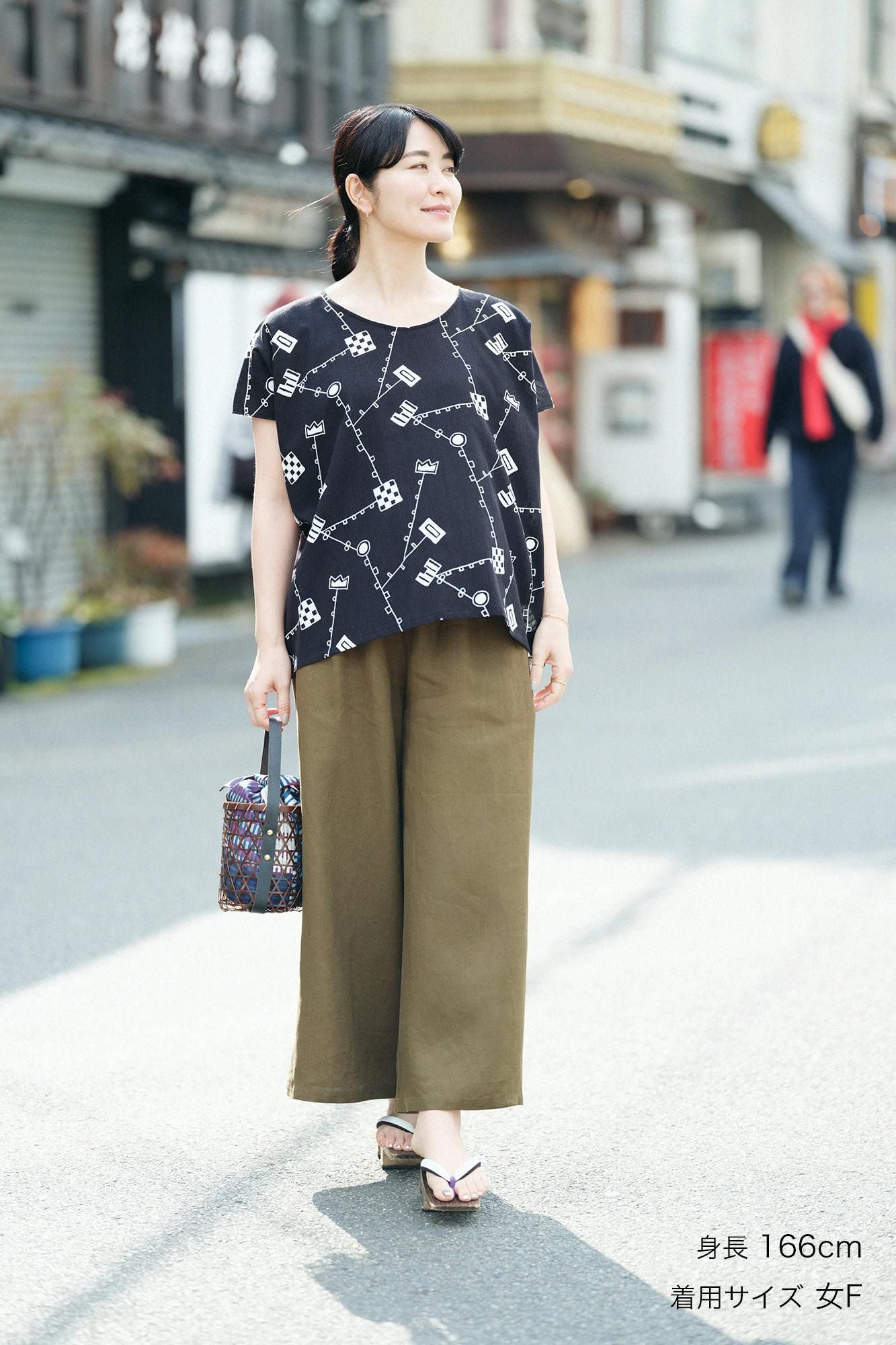 Chizimi Cotton 20/20 Square Top / Scroll Play