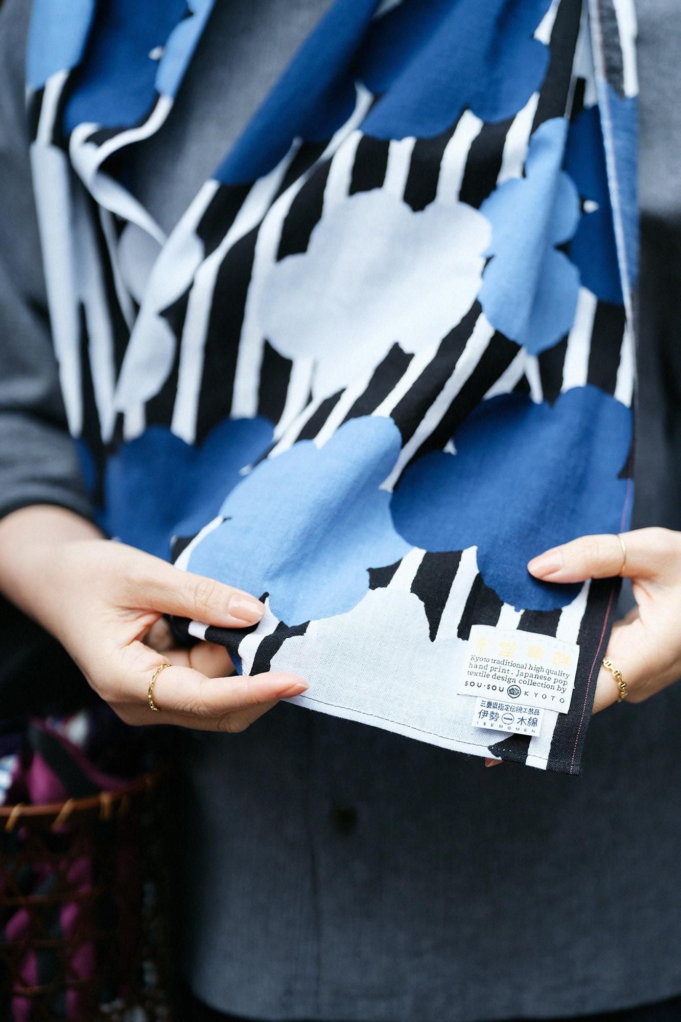 Isemomen Cotton Short Scarf / Woven Roses