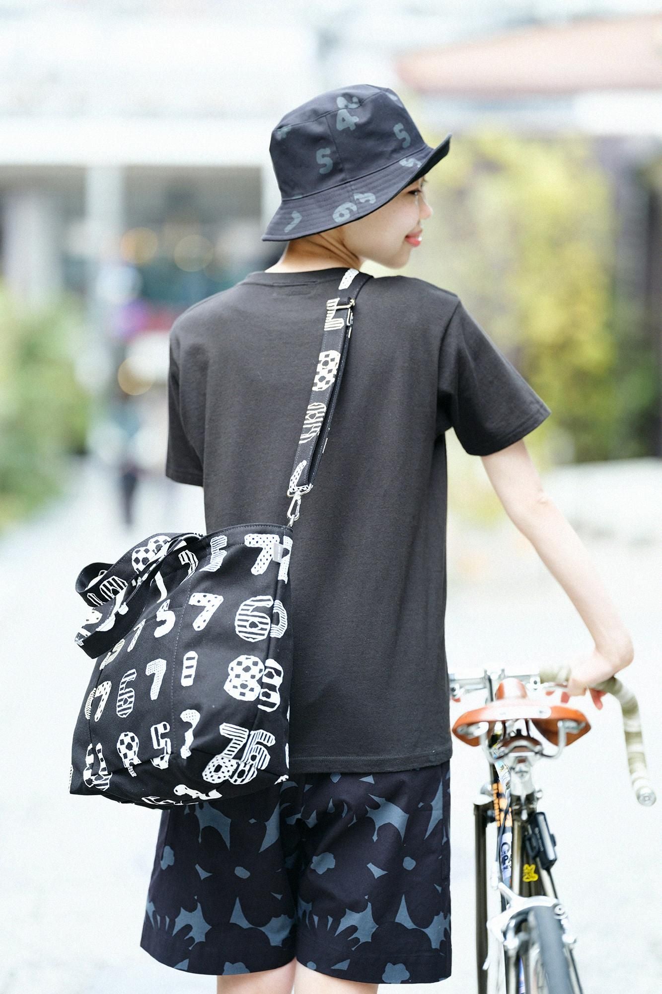 【期間限定10%OFF】短袖口袋T-shirt【5.0】/黑色× SO-SU-U十數 昆(※預計於4月29日~5月2日左右發貨)