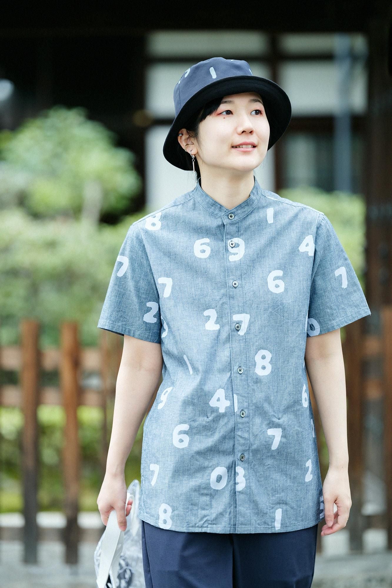 【net限定30%OFF】インディゴシャンブレー織 スタンドカラー半袖シャツ SP/SO-SU-U 杢紺(もくこん)