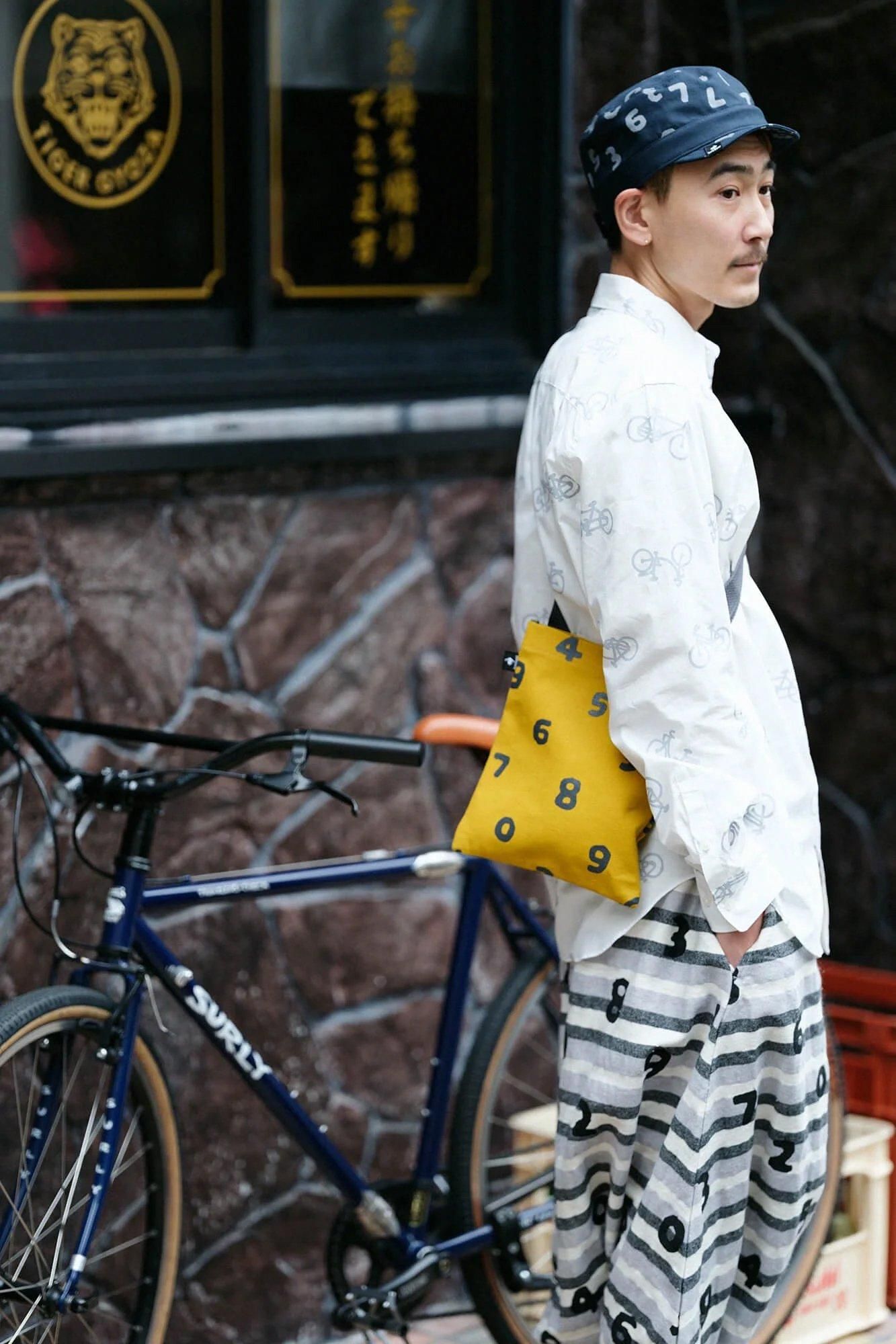 帆布 サコッシュ 小/SO-SU-U 芥子色(からしいろ)×濃灰(こいはい)