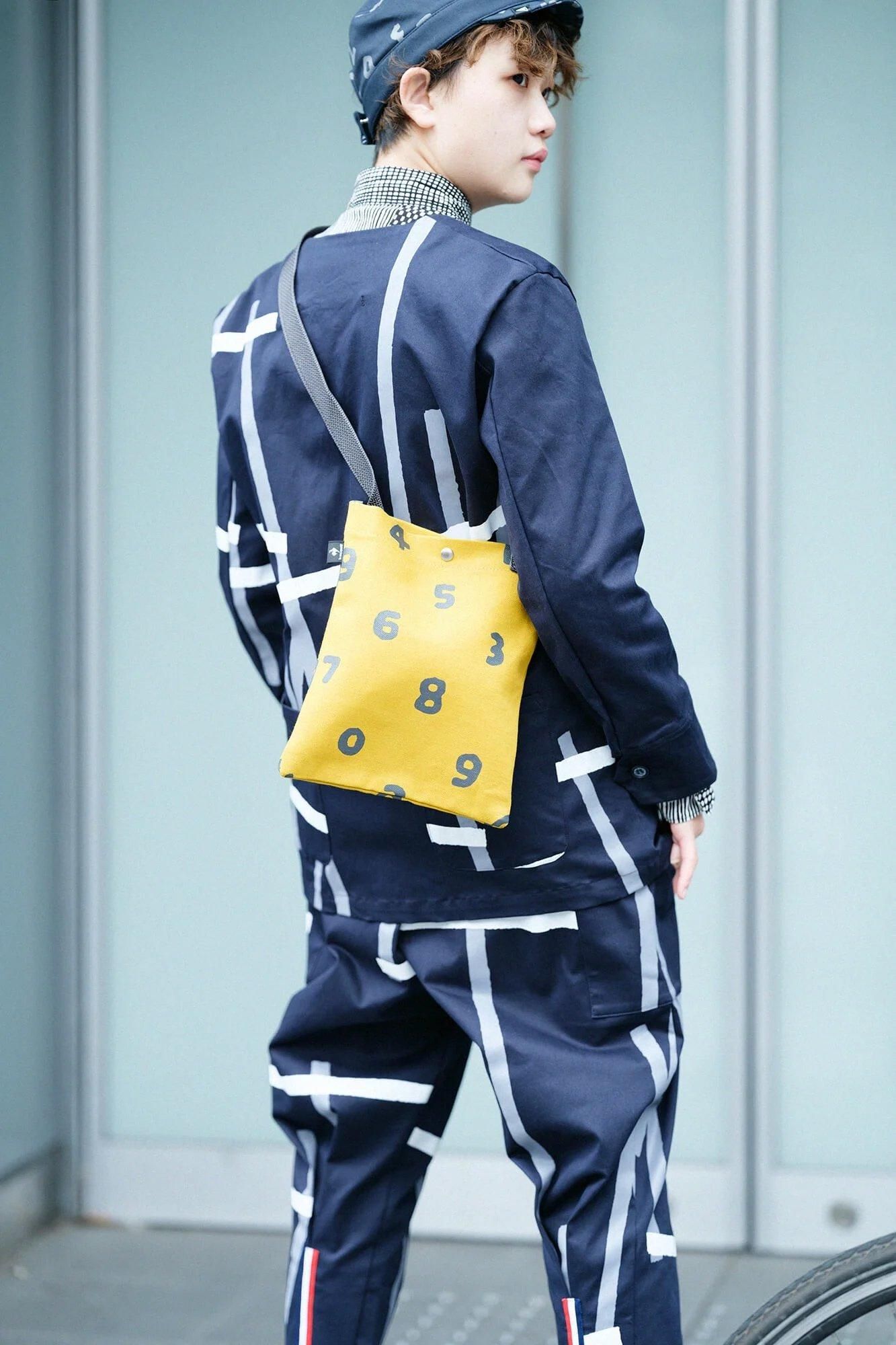 帆布 サコッシュ 小/SO-SU-U 芥子色(からしいろ)×濃灰(こいはい)