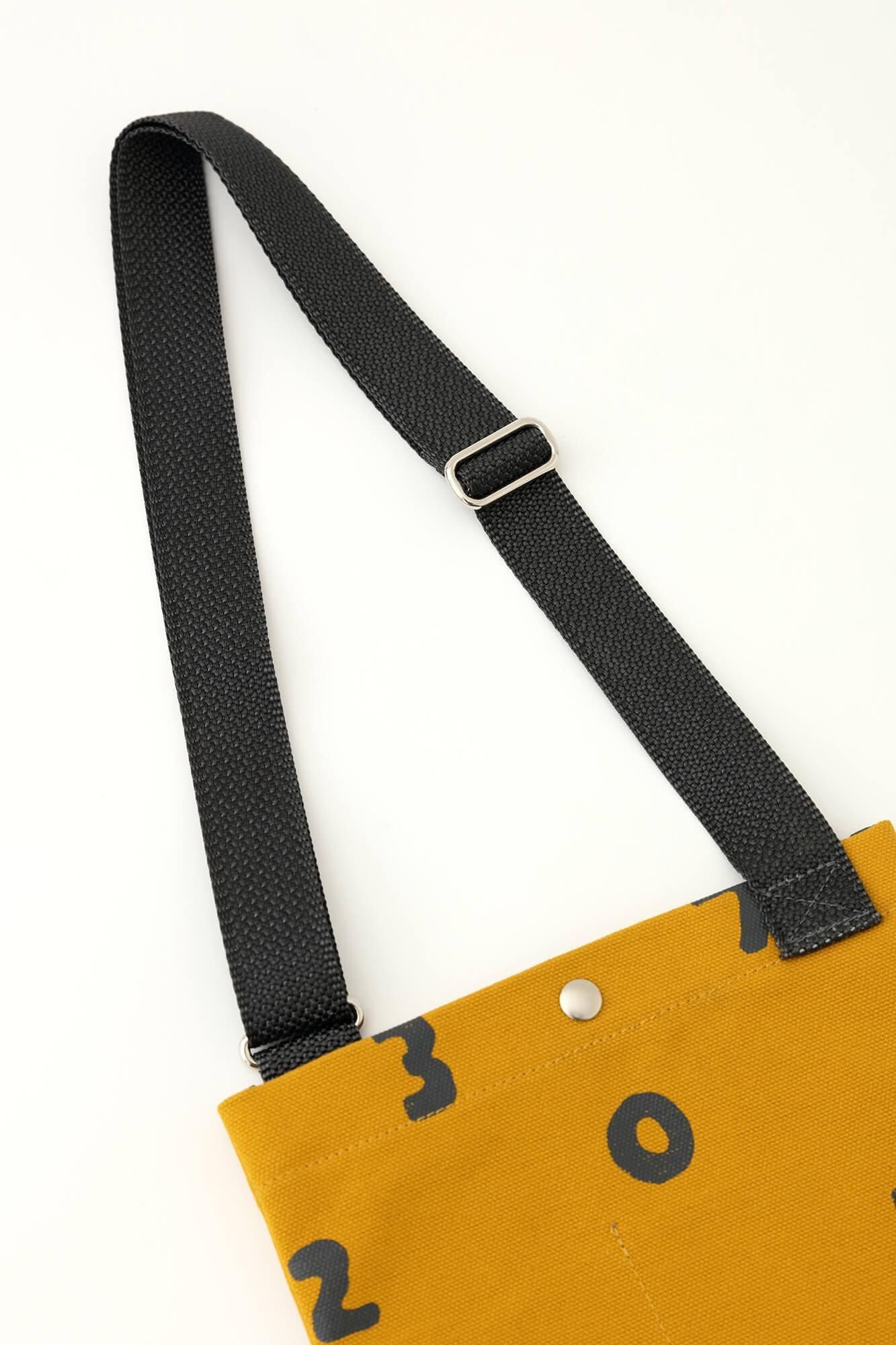 帆布 サコッシュ 小/SO-SU-U 芥子色(からしいろ)×濃灰(こいはい)