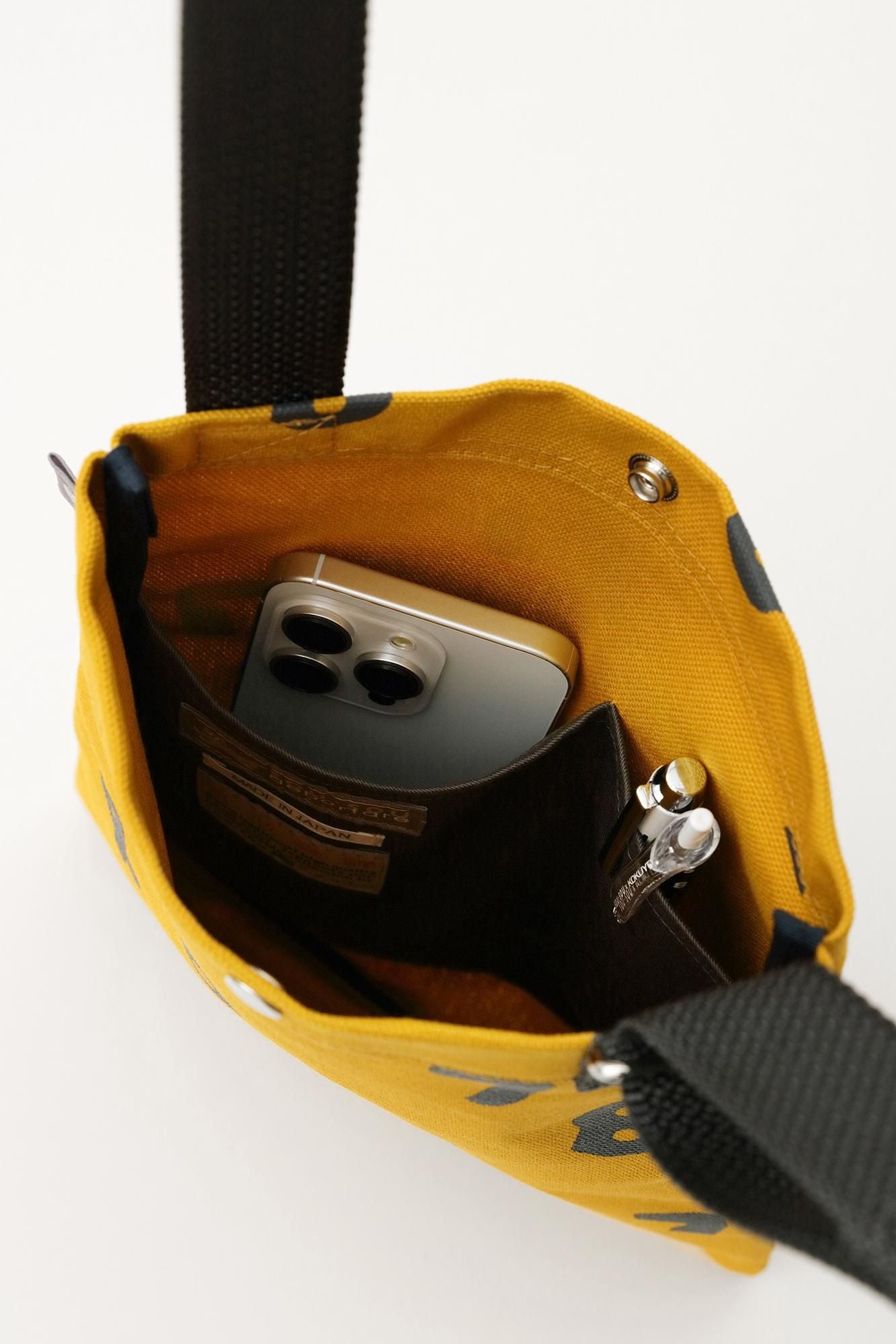 帆布 サコッシュ 小/SO-SU-U 芥子色(からしいろ)×濃灰(こいはい)