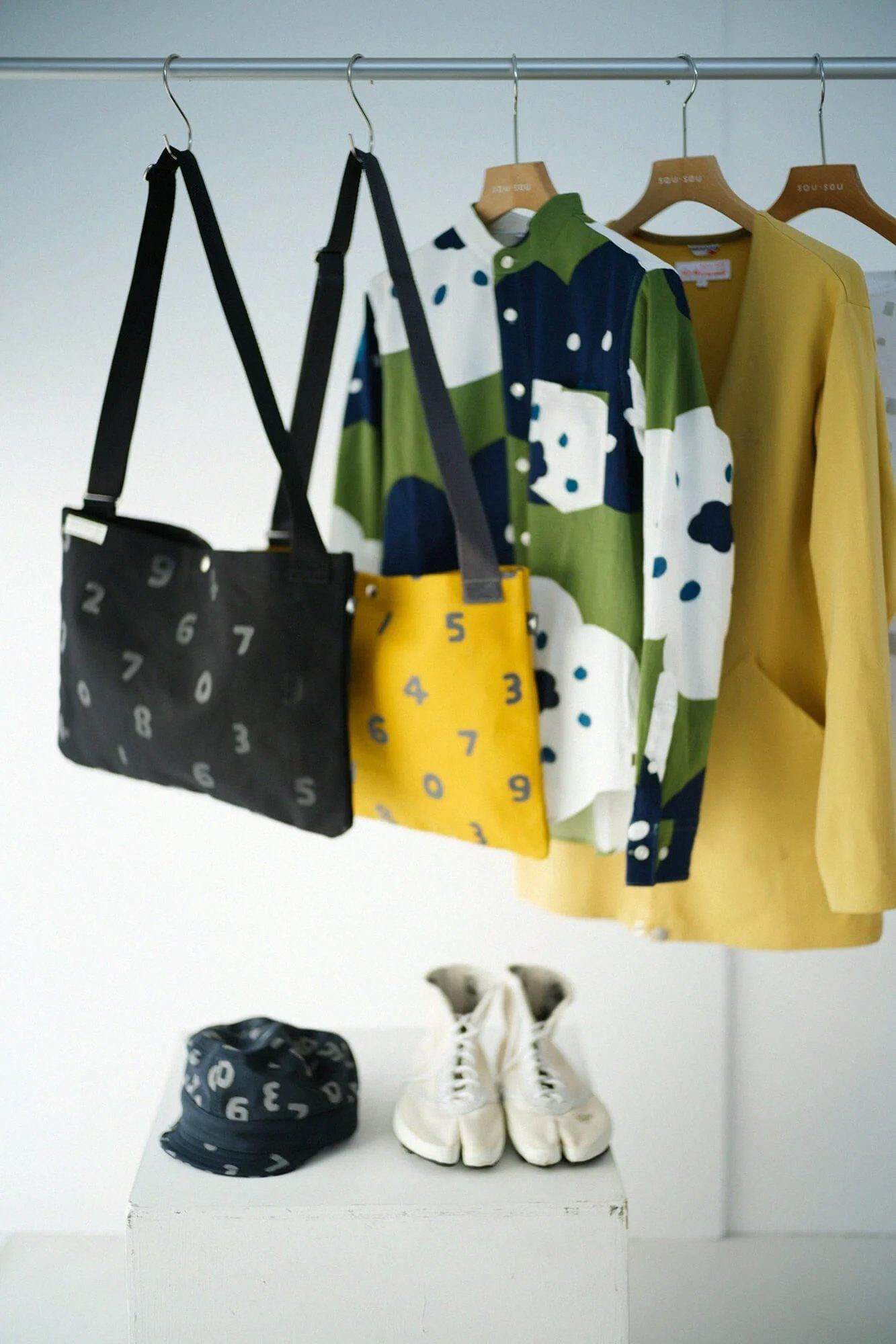 帆布 サコッシュ/SO-SU-U 芥子色(からしいろ)×濃灰(こいはい)