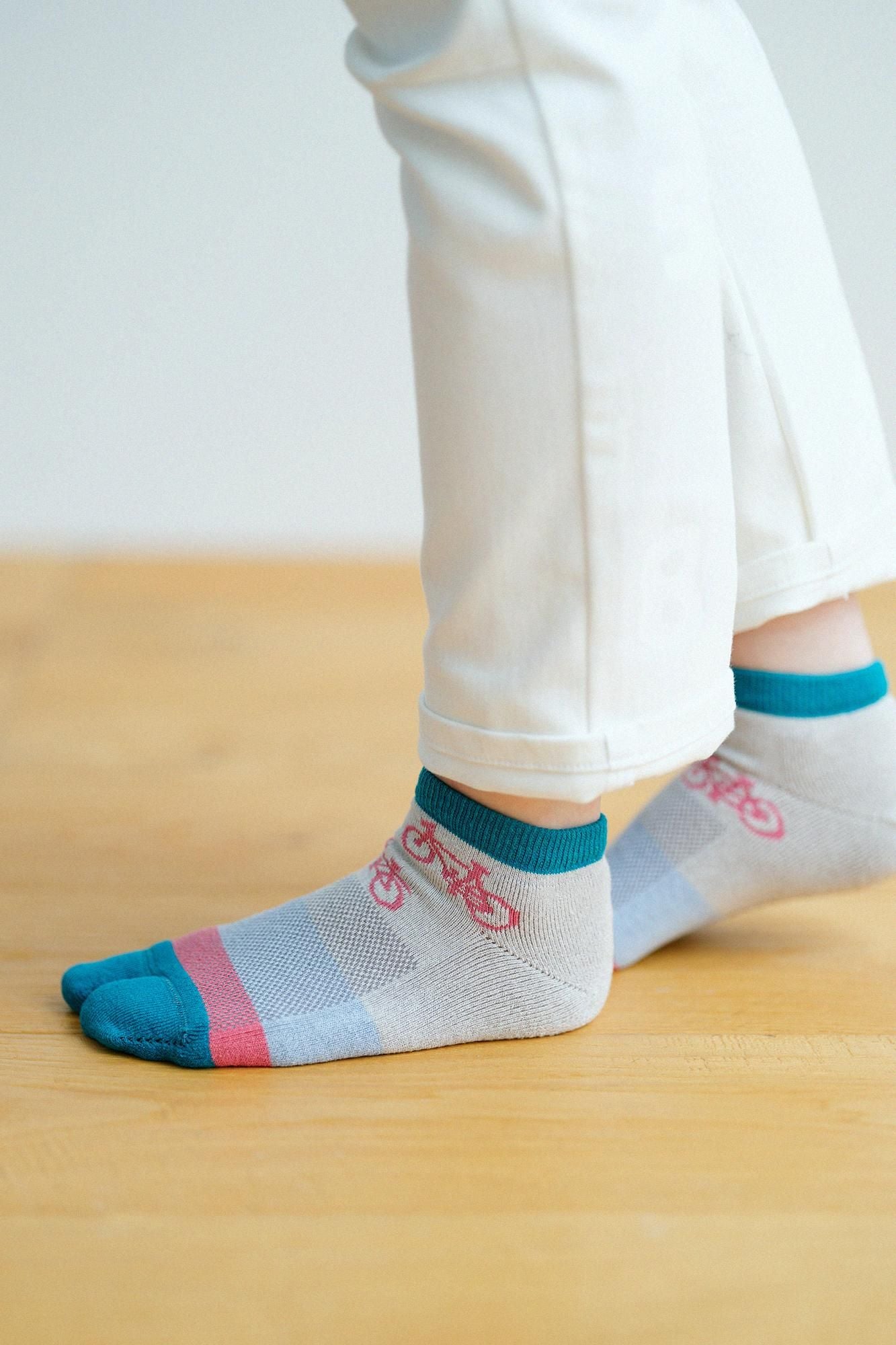 쿠션 더미와 메쉬타비양말(각도 길이)/챠린챠린 짙은 초록색