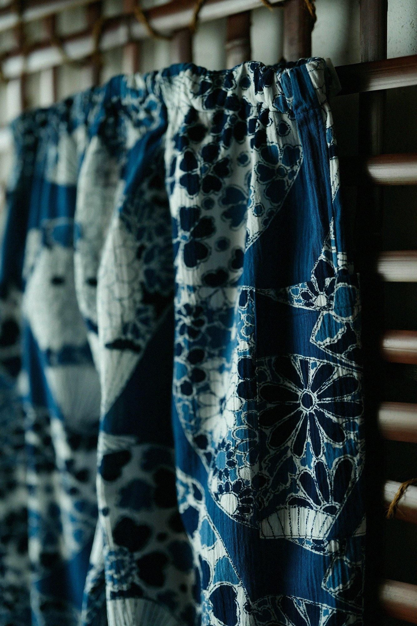 高島縮棉 20/20 藍捺染 哈倫褲/扇子