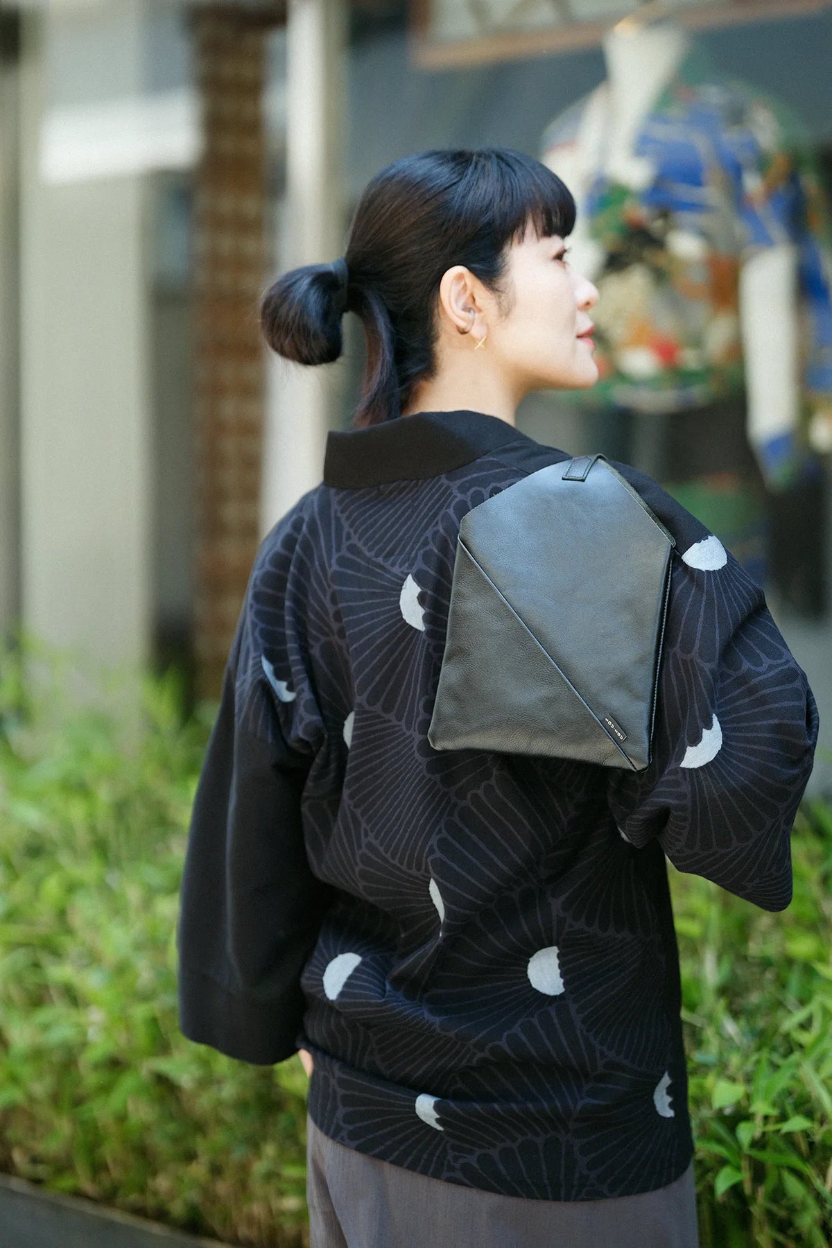【net限定】高島縮 40/40 風靡(ふうび) 上 片身替わり(かたみがわり)/濡羽色(ぬればいろ)×菊扇(きくおうぎ)