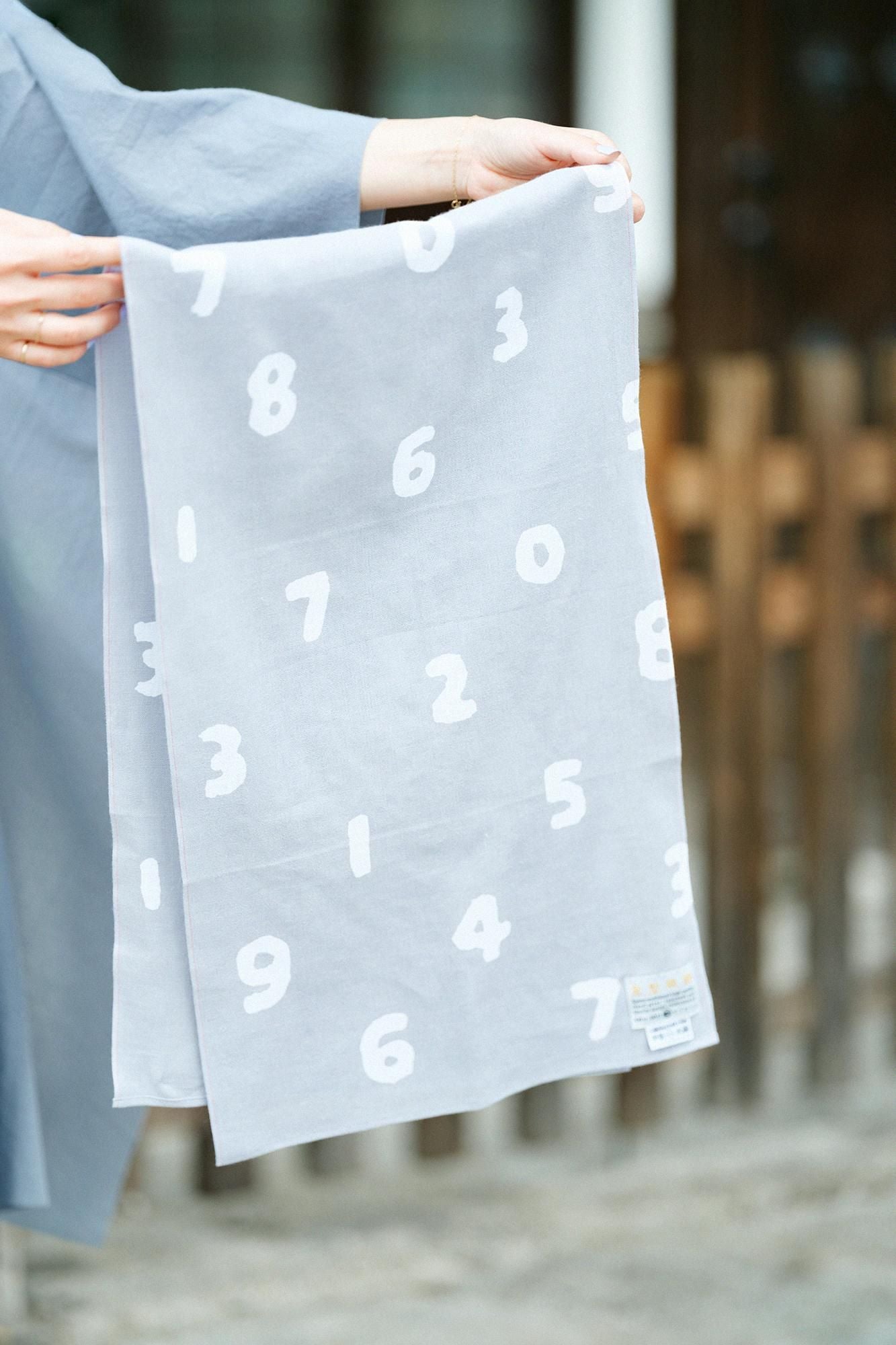 Isemomen Cotton Short Scarf / SO-SU-U Large Light Ink Grey