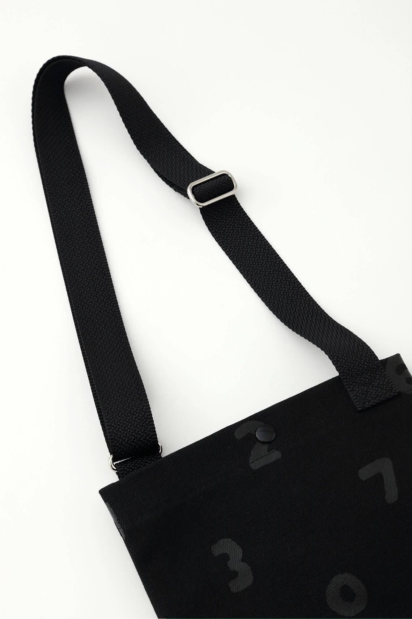 帆布 サコッシュ 小/SO-SU-U 濡羽色(ぬればいろ)×濡羽色(ぬればいろ)