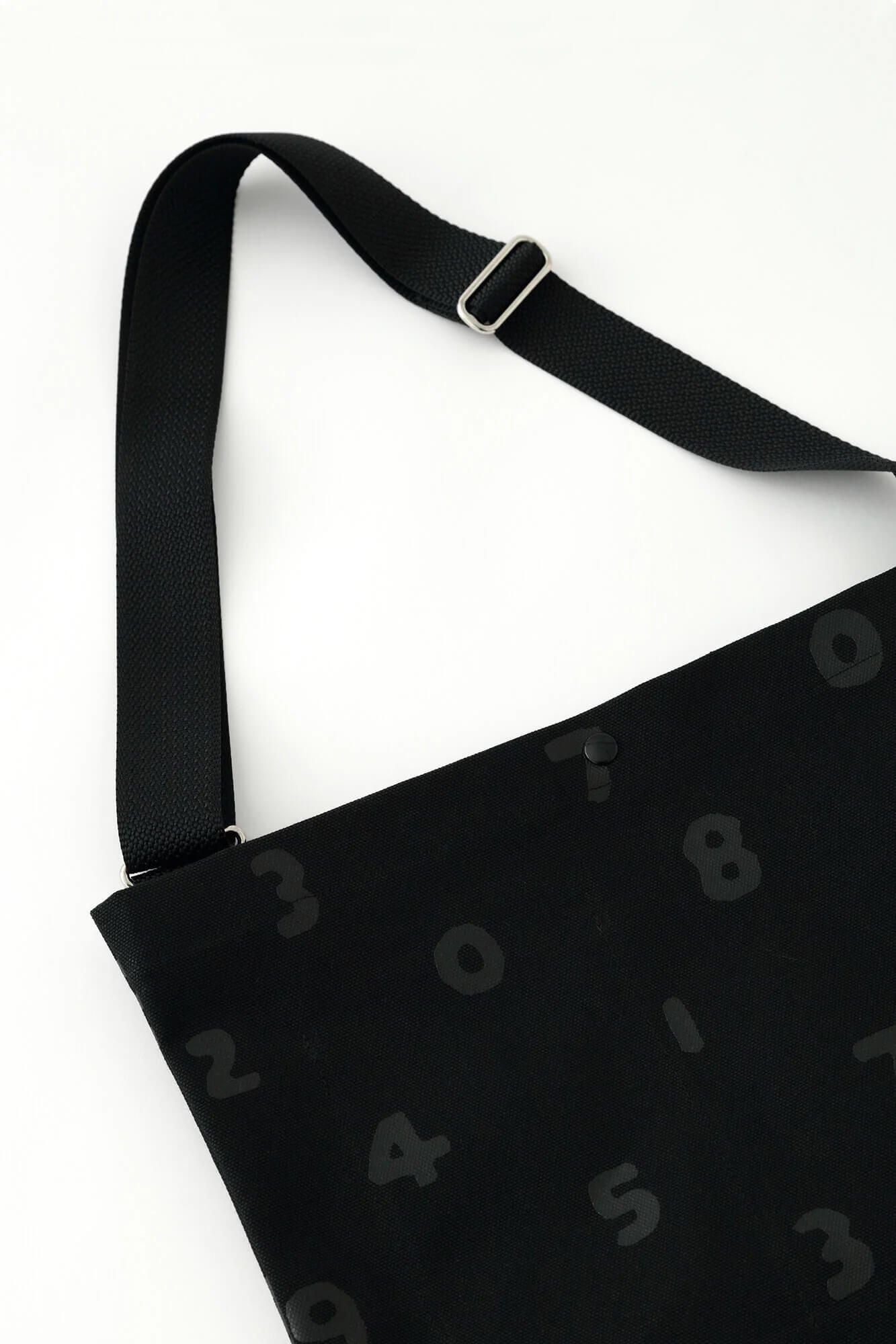 帆布 サコッシュ/SO-SU-U 濡羽色(ぬればいろ)×濡羽色(ぬればいろ)