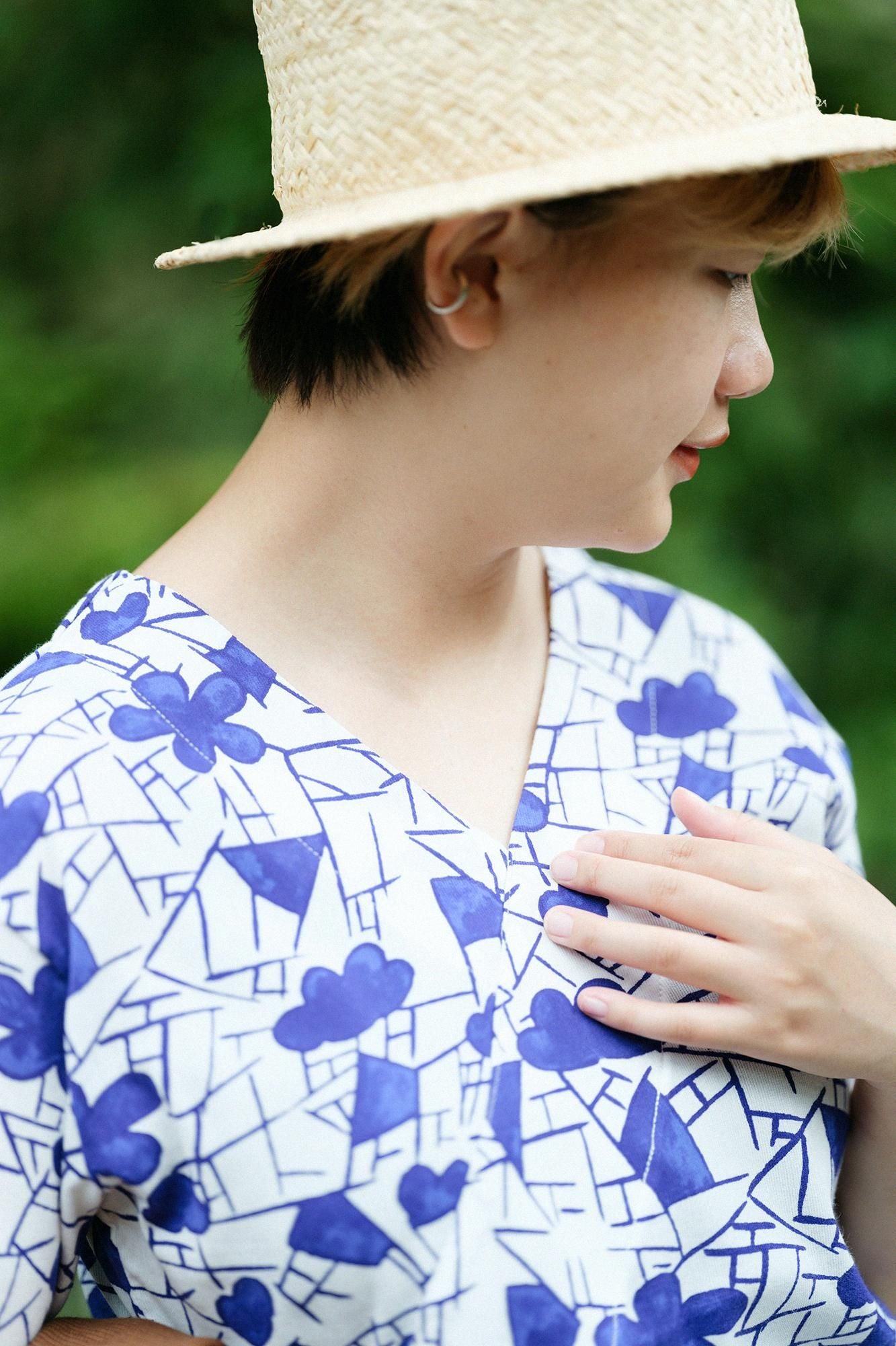 Chizimi Cotton 40/40 V-neck Shirt Elbow Length Sleeve / Underglaze cobalt blue, Plum Blossoms and Cracked-ice - recreation