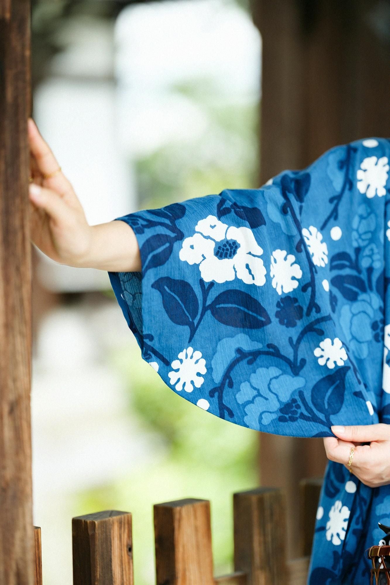 高島縮棉 20/20 藍捺染 圓弧袖長方形洋裝/雪柳與椿