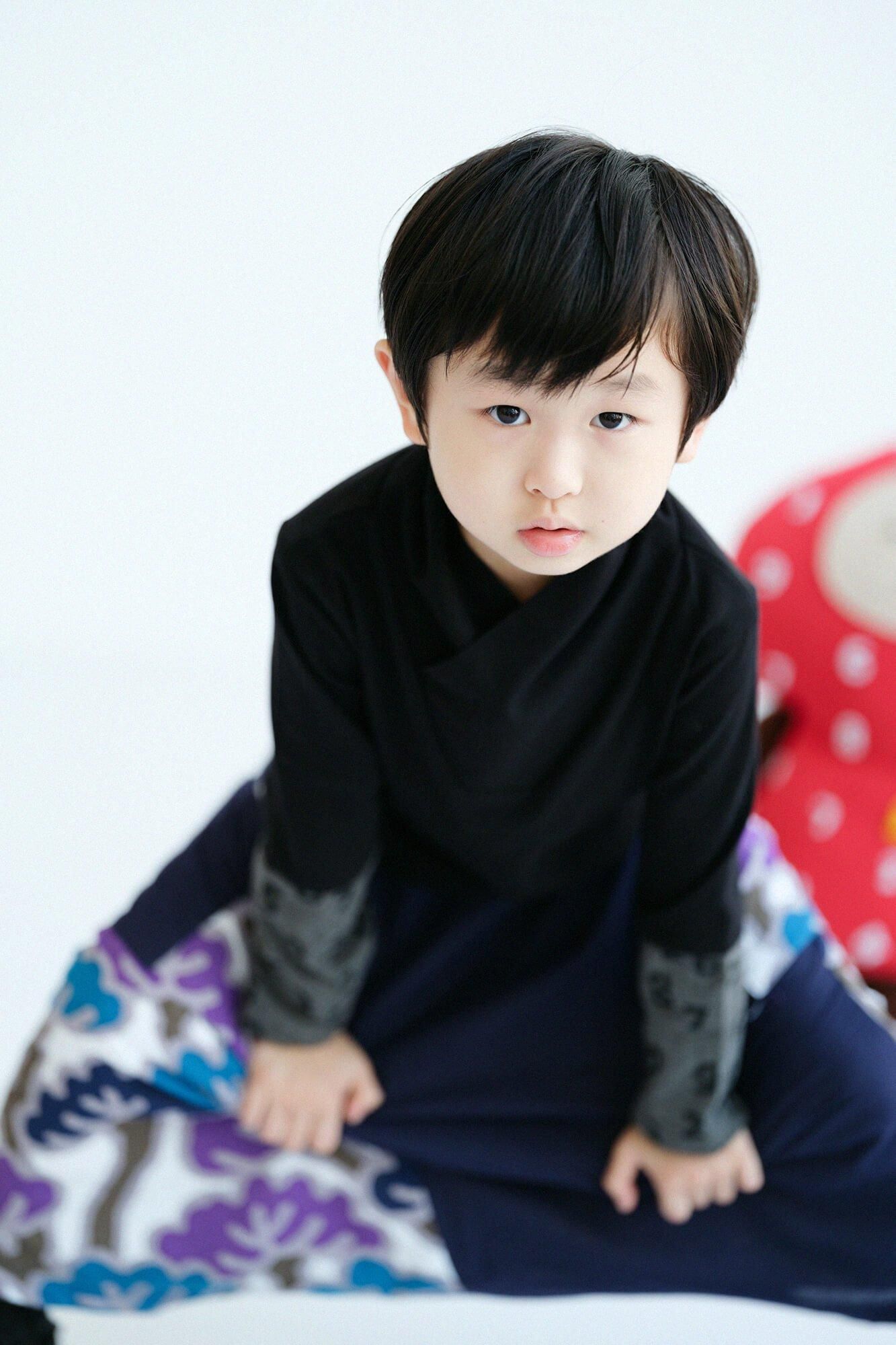 ●雙色袖 上衣/黑色×SO-SU-U十數 昆