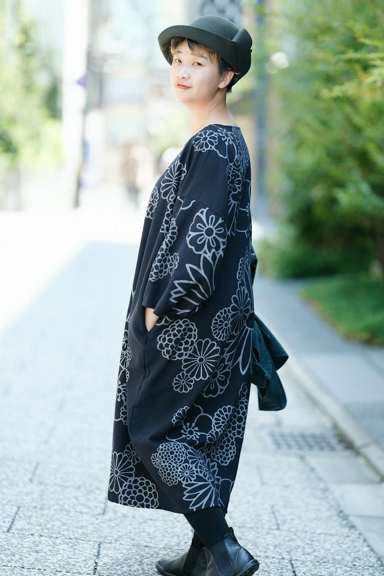 【官網限定】棉人造絲圓弧袖長方形洋裝斜紋織金襴緞子暗藍色