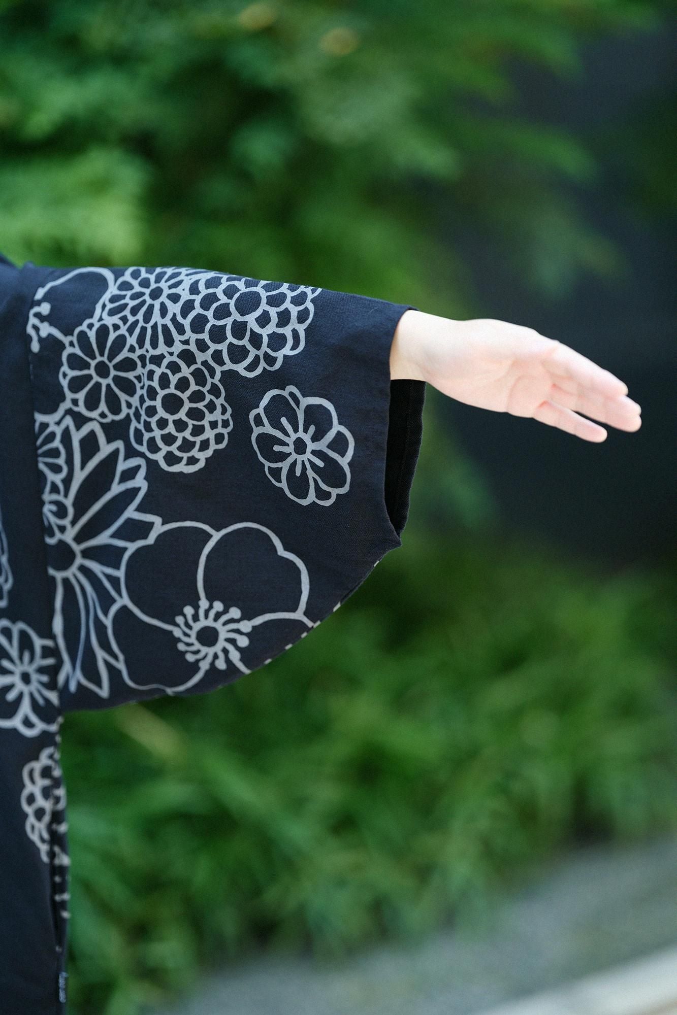 【官網限定】棉人造絲圓弧袖長方形洋裝斜紋織金襴緞子暗藍色