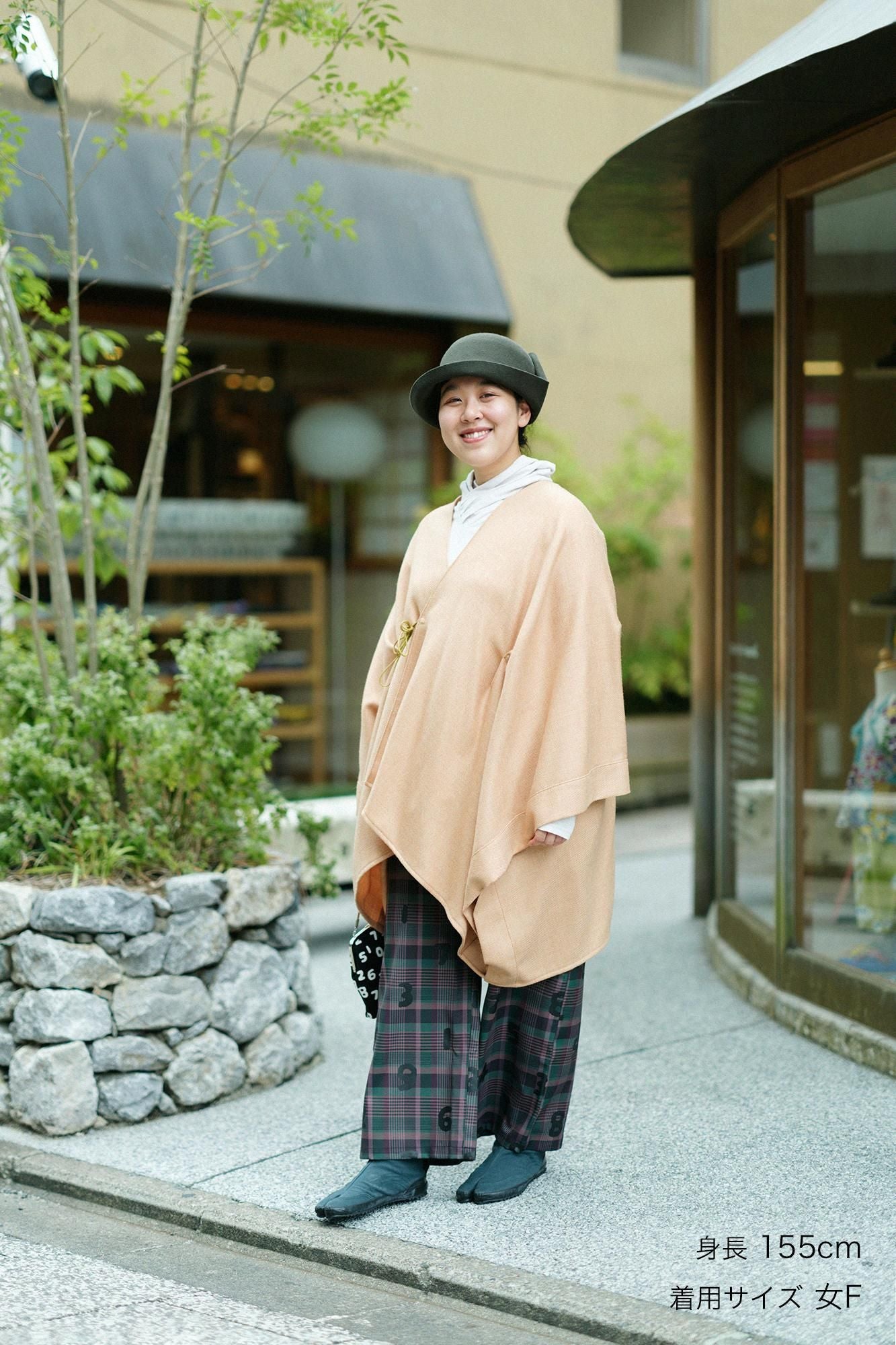 梳毛(そもう) 綾織(あやおり) きさらぎ/赤香色(あかこういろ)