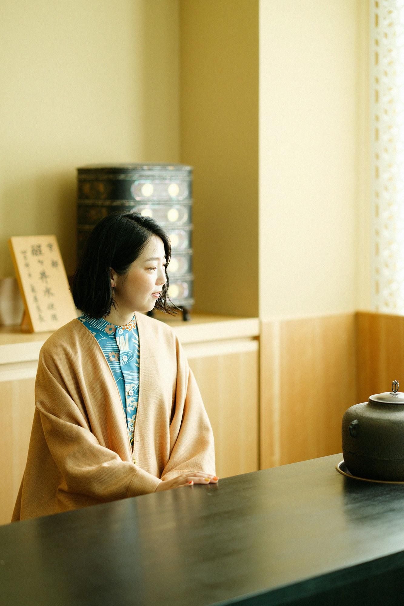 梳毛(そもう) 綾織(あやおり) きさらぎ/赤香色(あかこういろ)