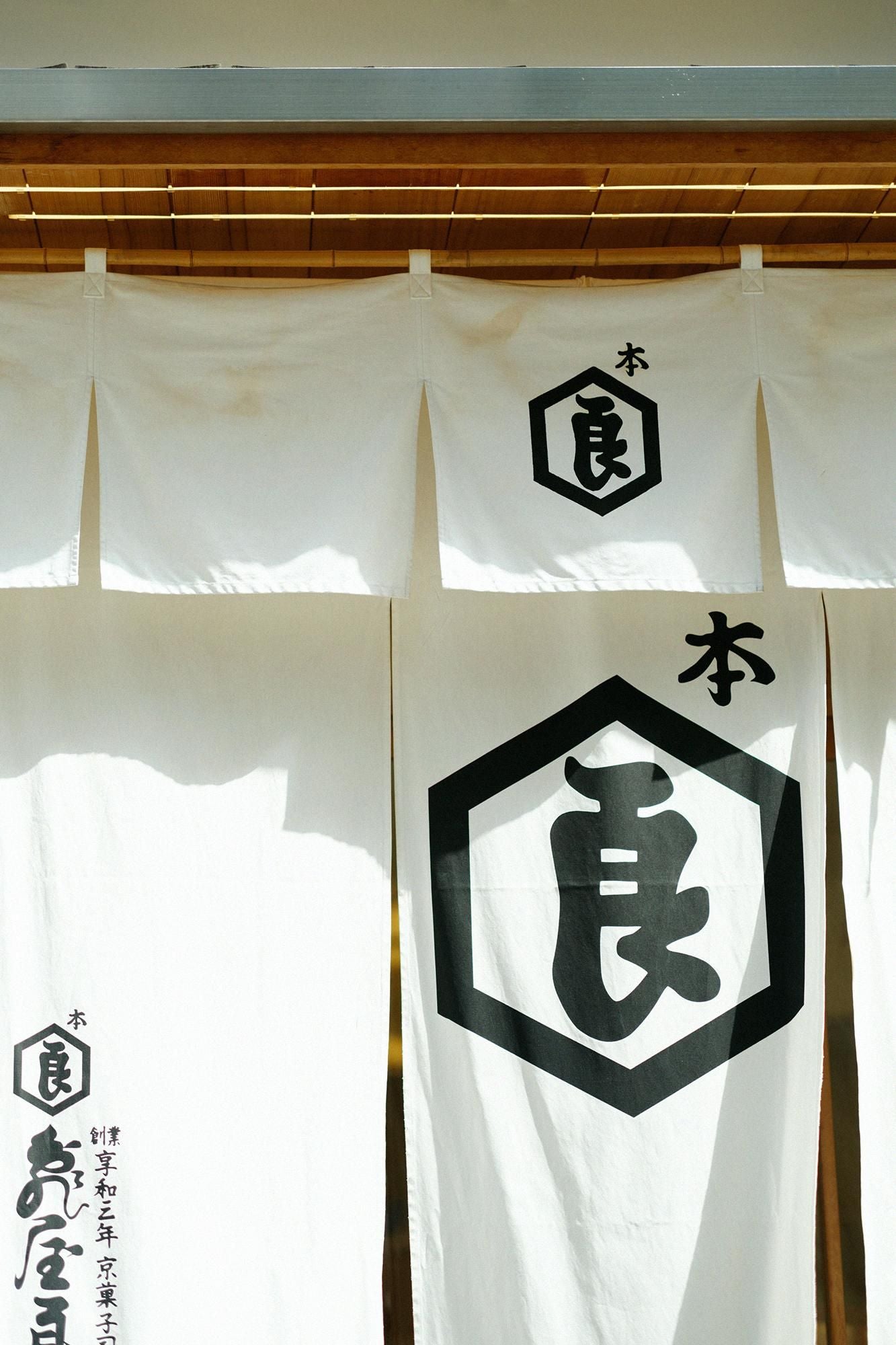 梳毛(そもう) 綾織(あやおり) きさらぎ/赤香色(あかこういろ)