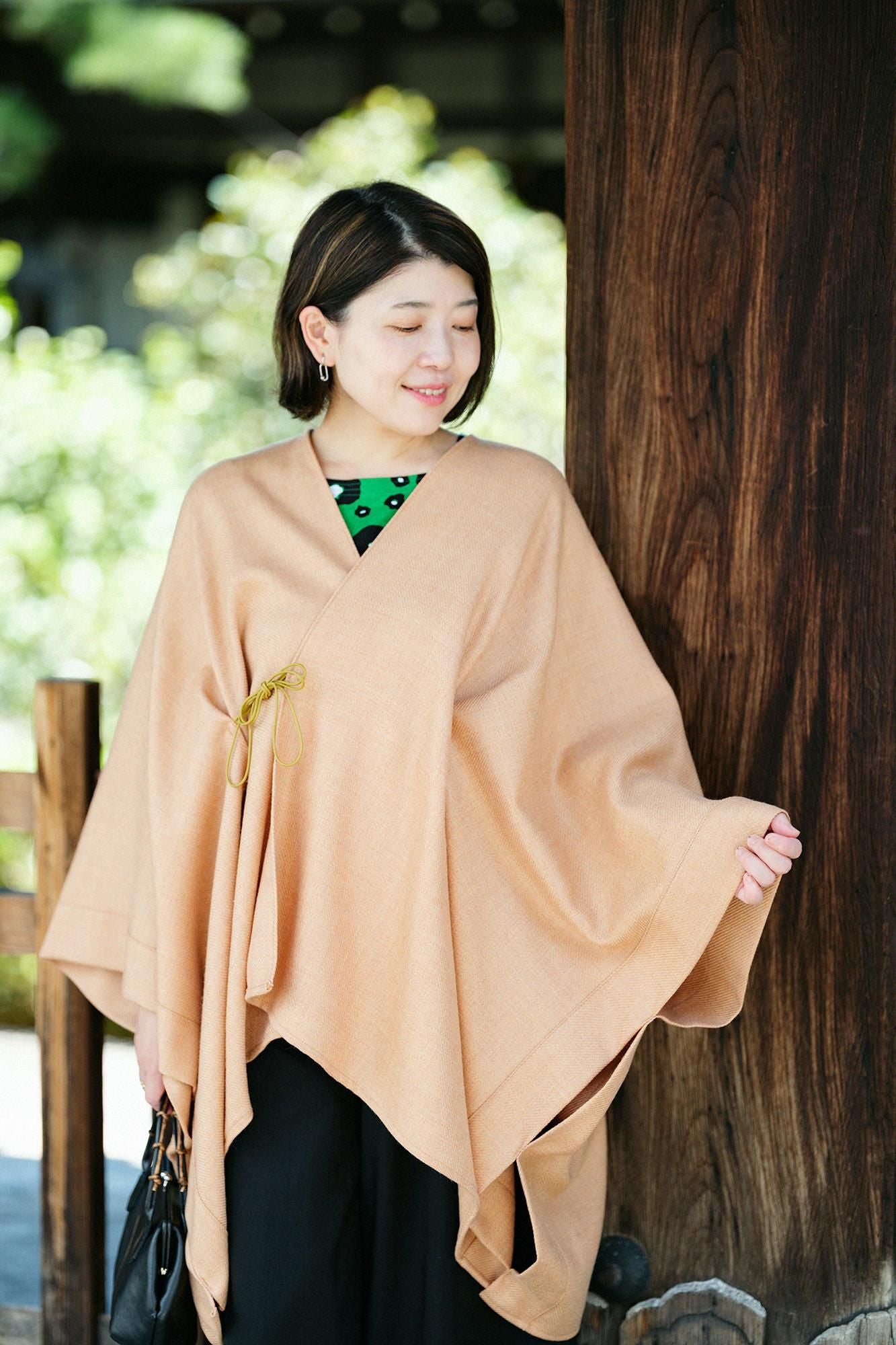 梳毛(そもう) 綾織(あやおり) きさらぎ/赤香色(あかこういろ)