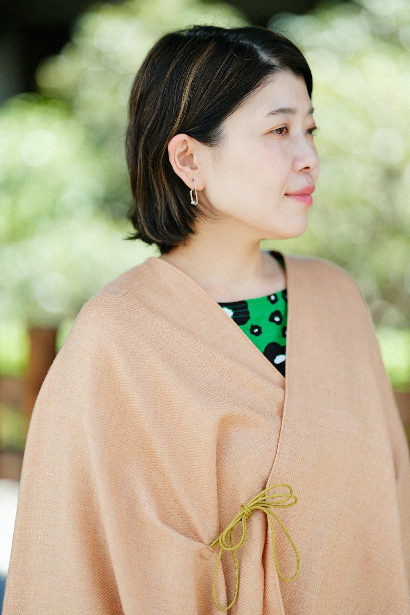 梳毛(そもう) 綾織(あやおり) きさらぎ/赤香色(あかこういろ)