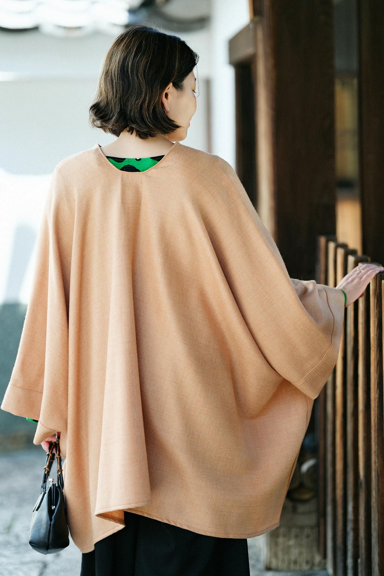 梳毛(そもう) 綾織(あやおり) きさらぎ/赤香色(あかこういろ)