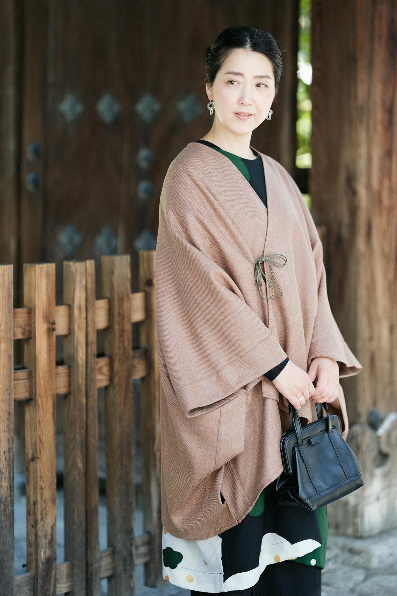 梳毛(そもう) 綾織(あやおり) きさらぎ/丁字茶色(ちょうじちゃいろ)