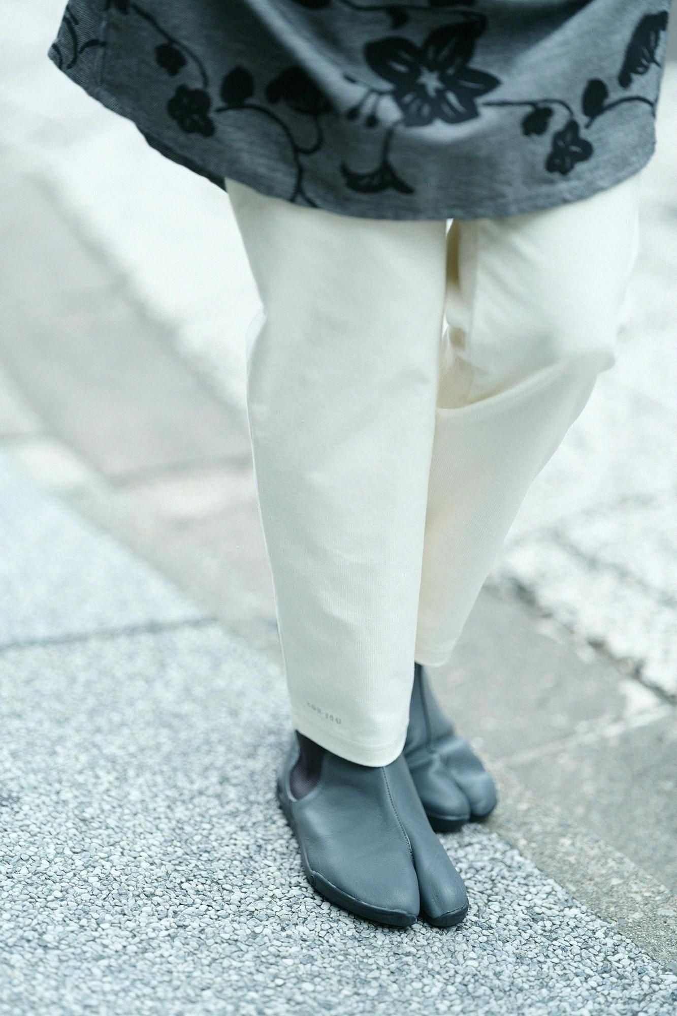 Shin Corduroy Slightly Slim-type Leggings Pants// Creamy-white