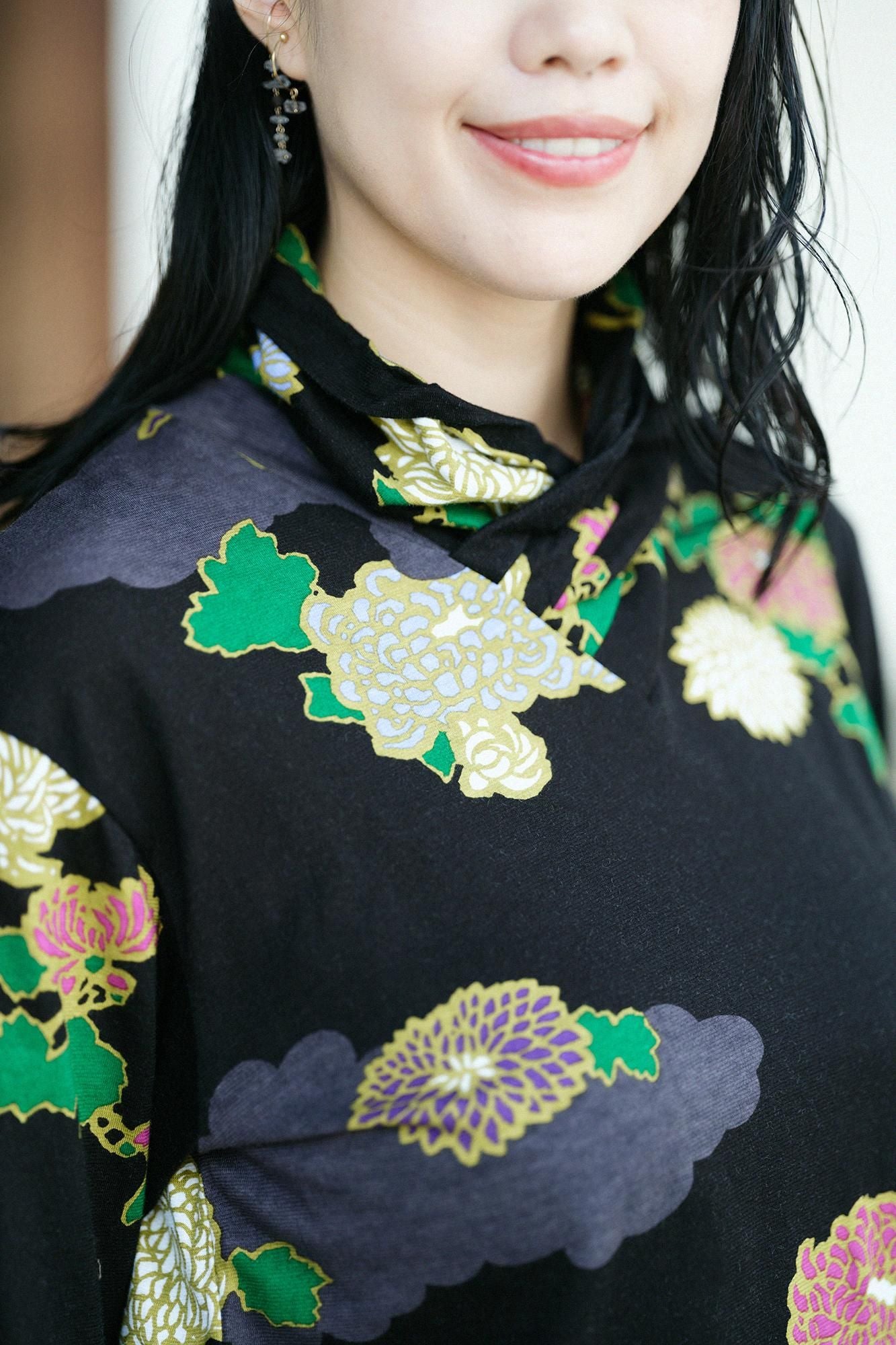 Halsband Jiban/Chrysantheme auf den Wolken