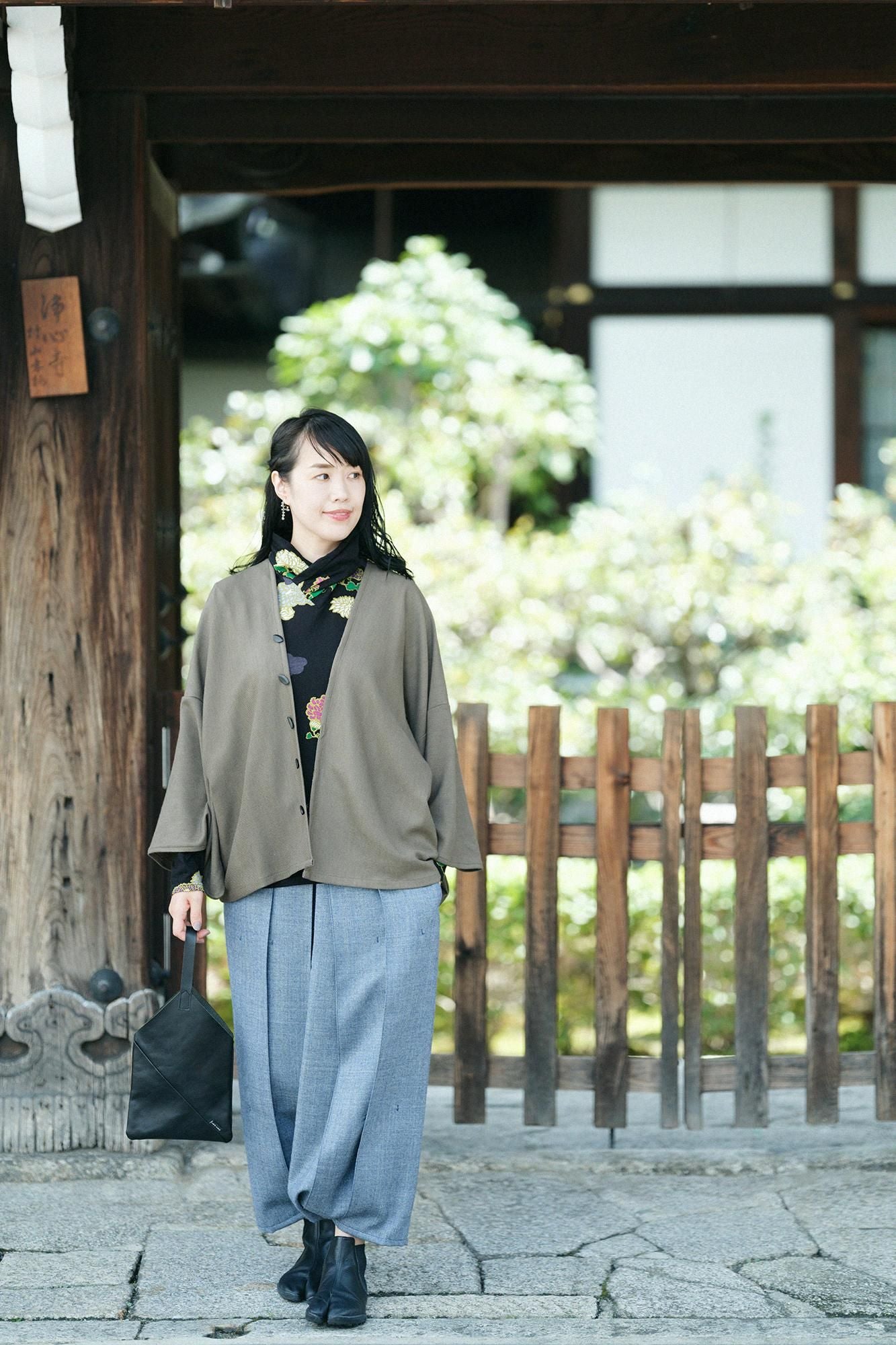 Halsband Jiban/Chrysantheme auf den Wolken