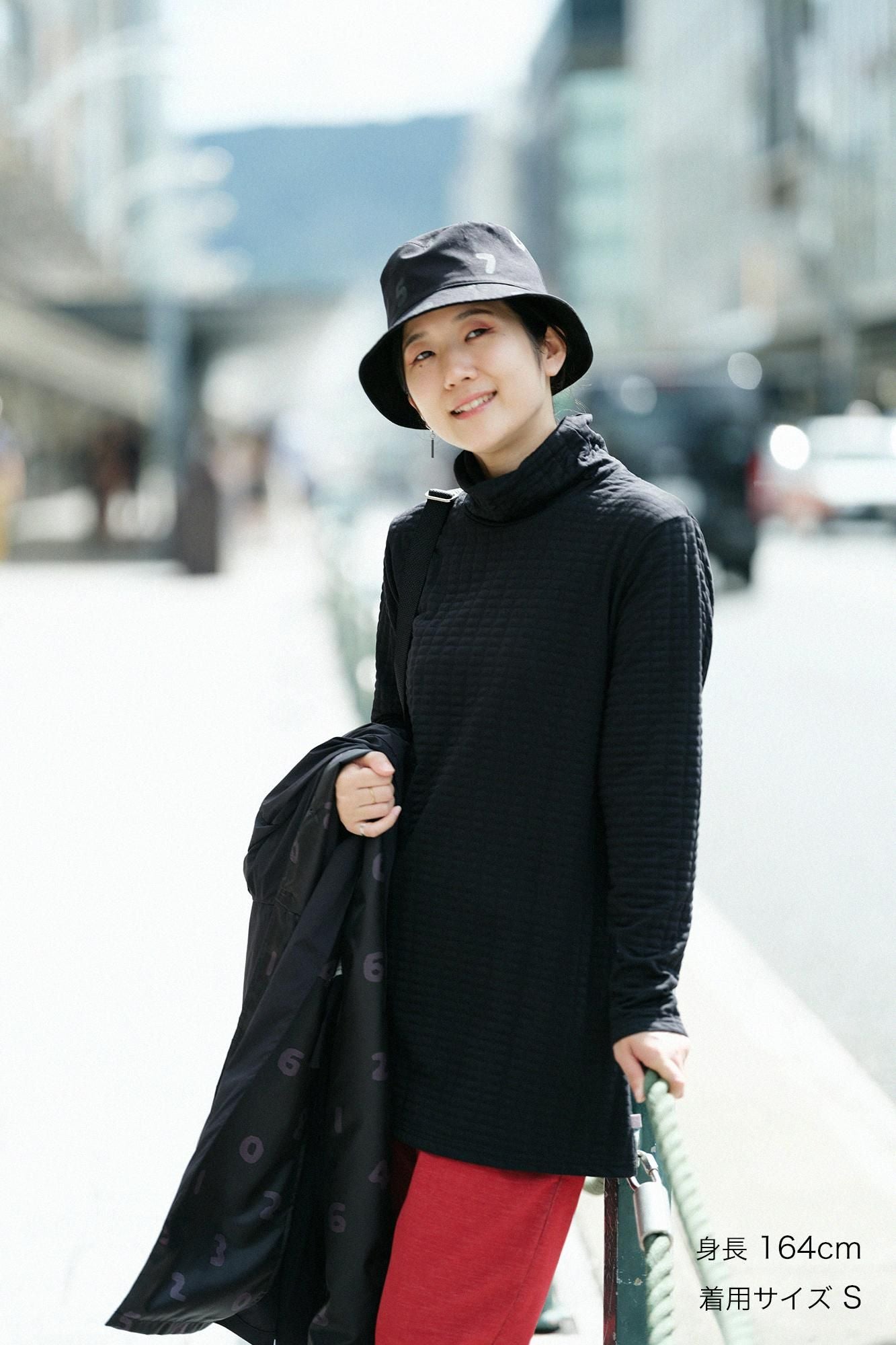 퀼트 니트 트위스트터틀 l/s 튜닉/검은색