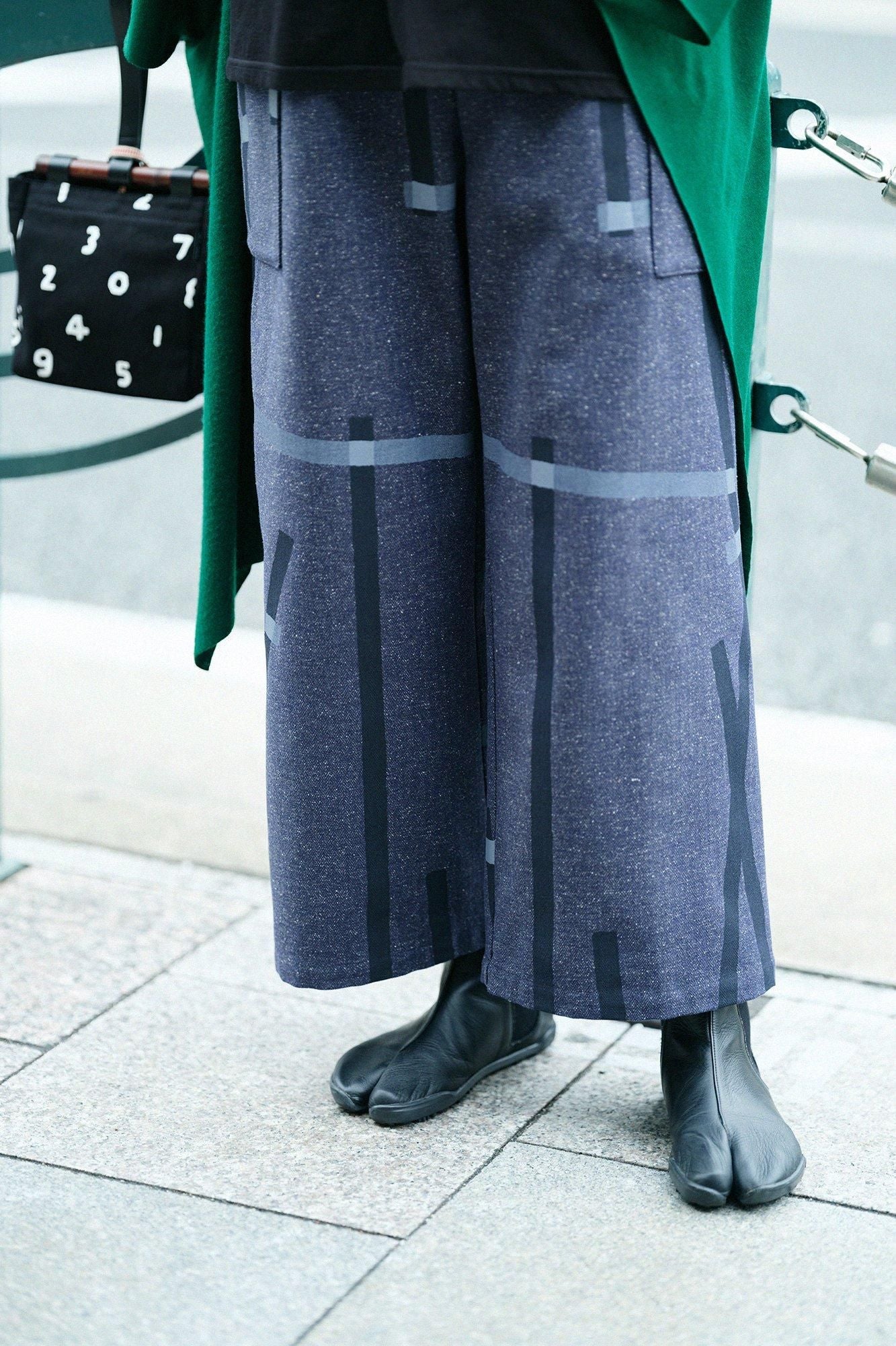 人字形斜紋織方袋寬褲/鳶、藍褐色