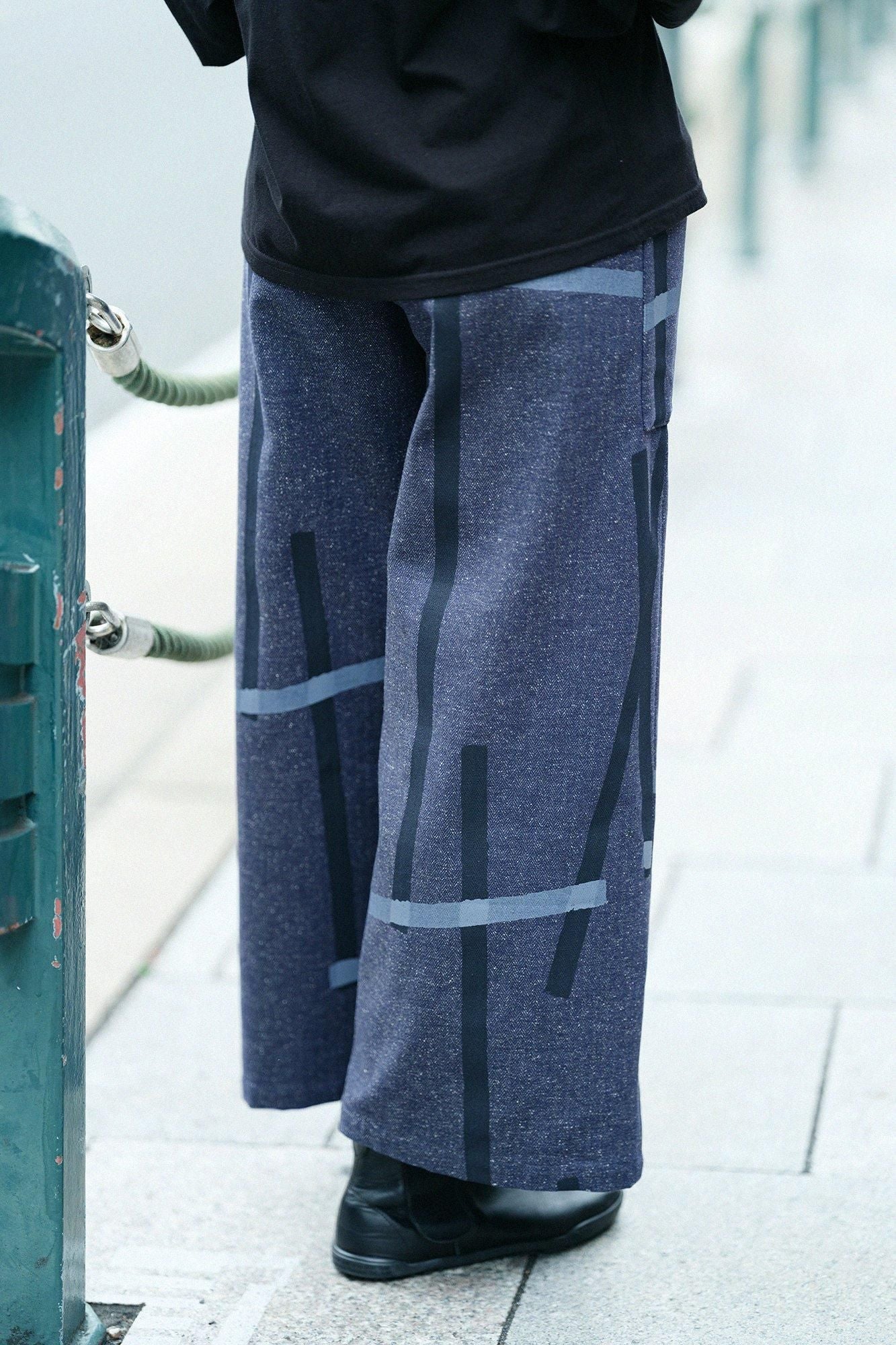 人字形斜紋織方袋寬褲/鳶、藍褐色