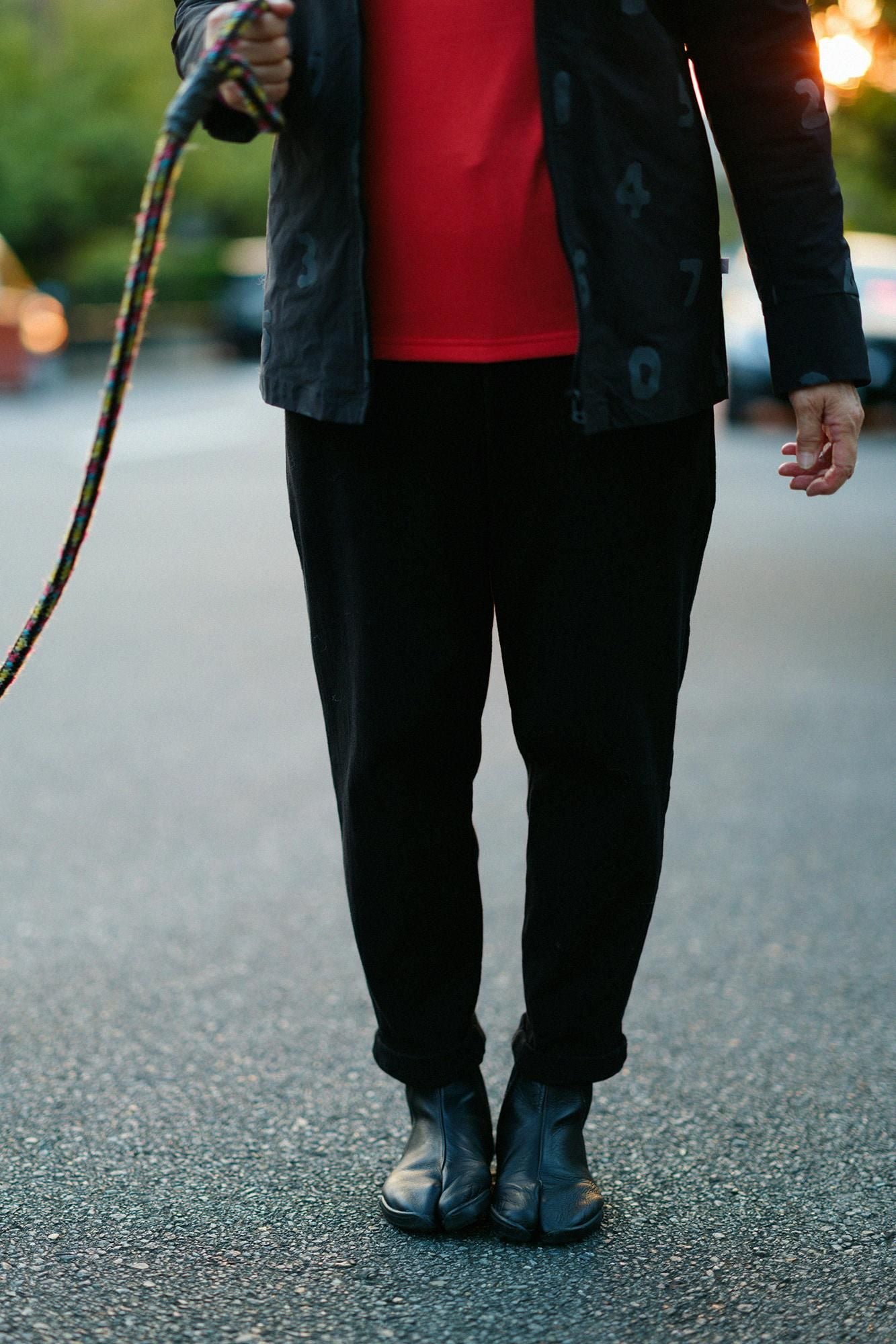 타카시마치지미 20/10 피크 엠보스 이지 테이퍼드 팬츠/검은색