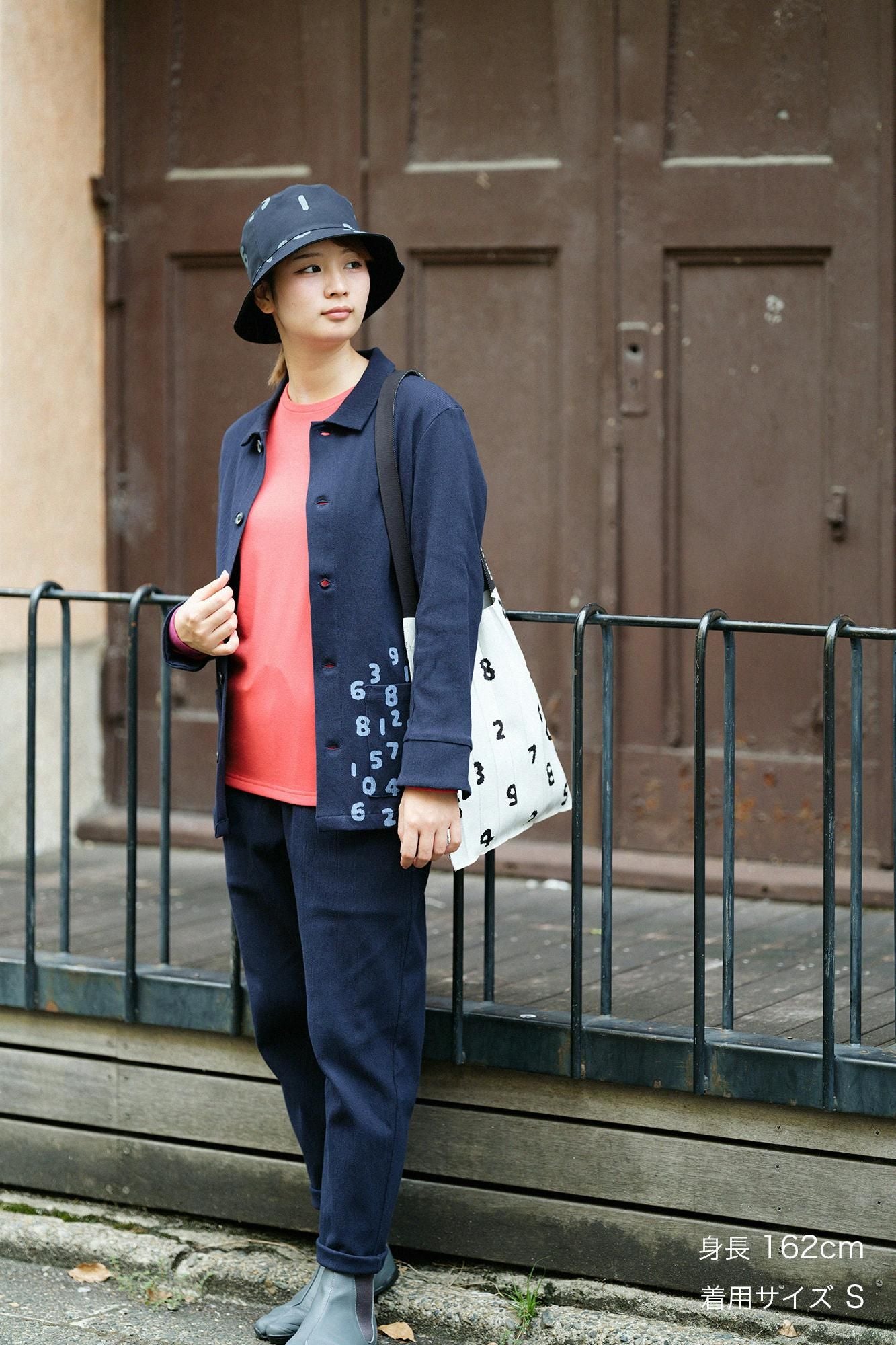 高島縮棉20/10 珠地型押加工休閒窄管長褲/藍黑色