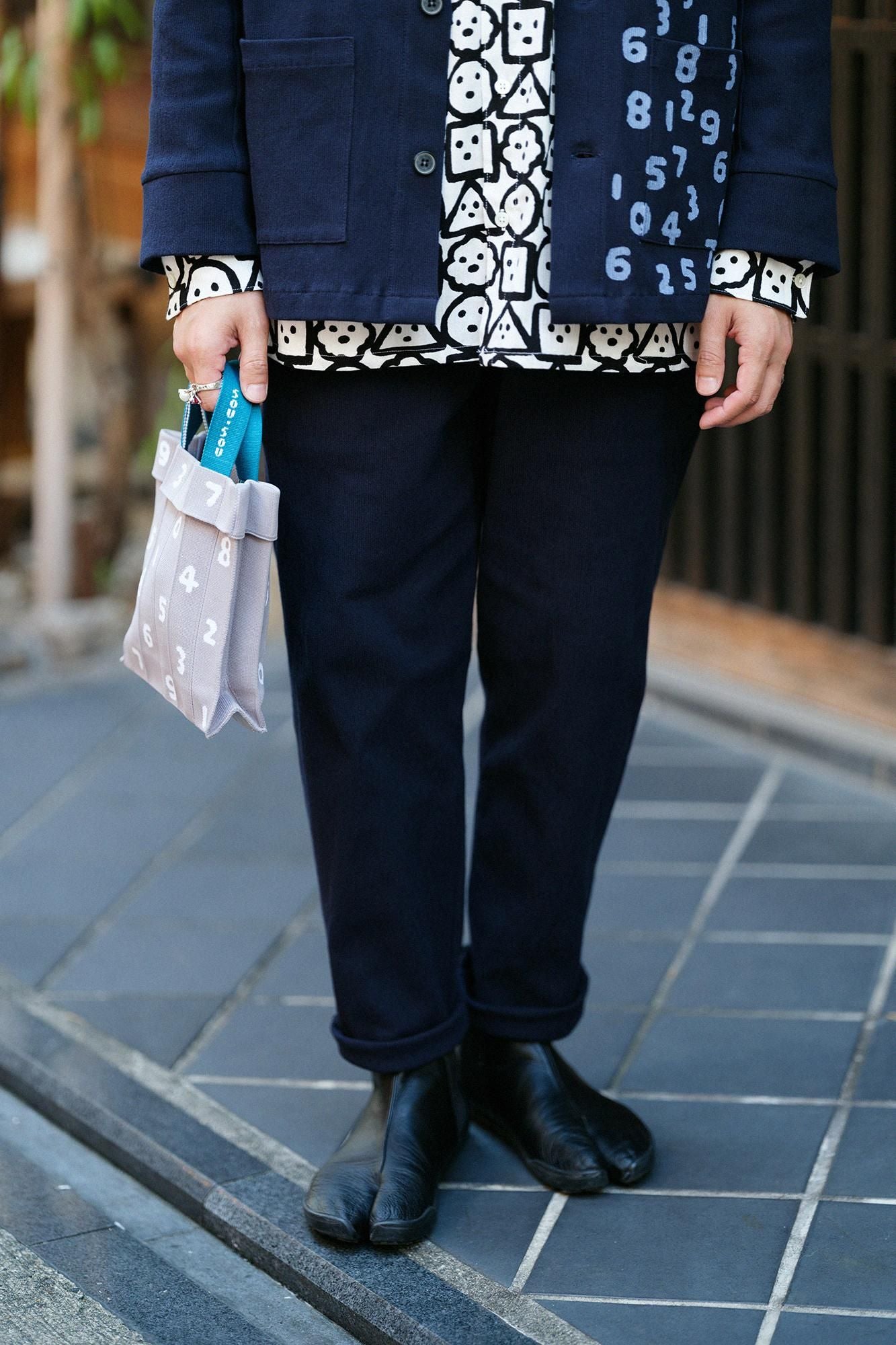 高島縮棉20/10 珠地型押加工休閒窄管長褲/藍黑色