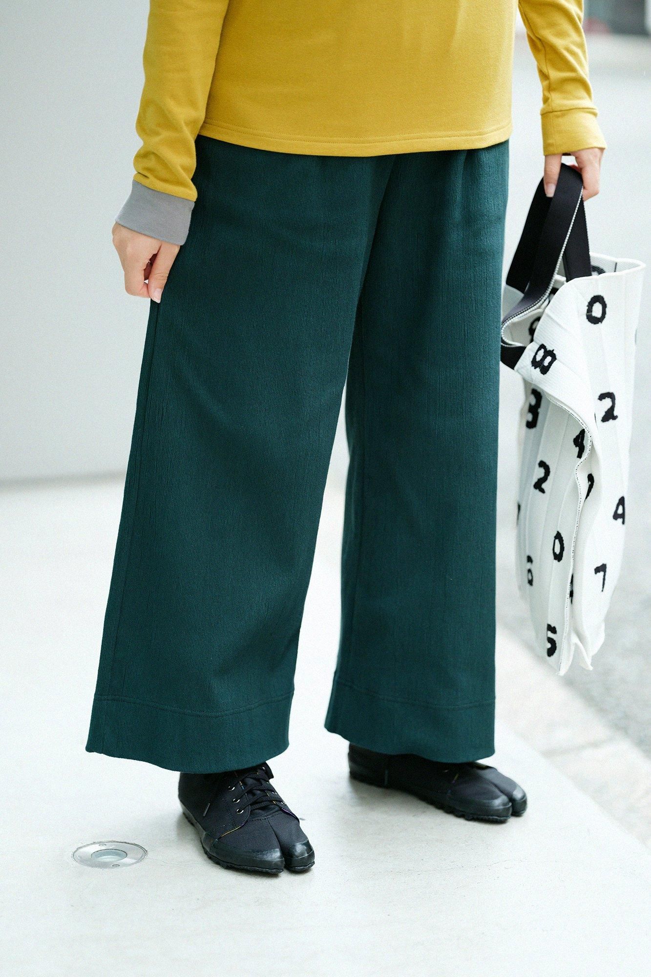Chizimi Cotton 20/10 Pique Emboss Processed Wide Pants / Dark Green